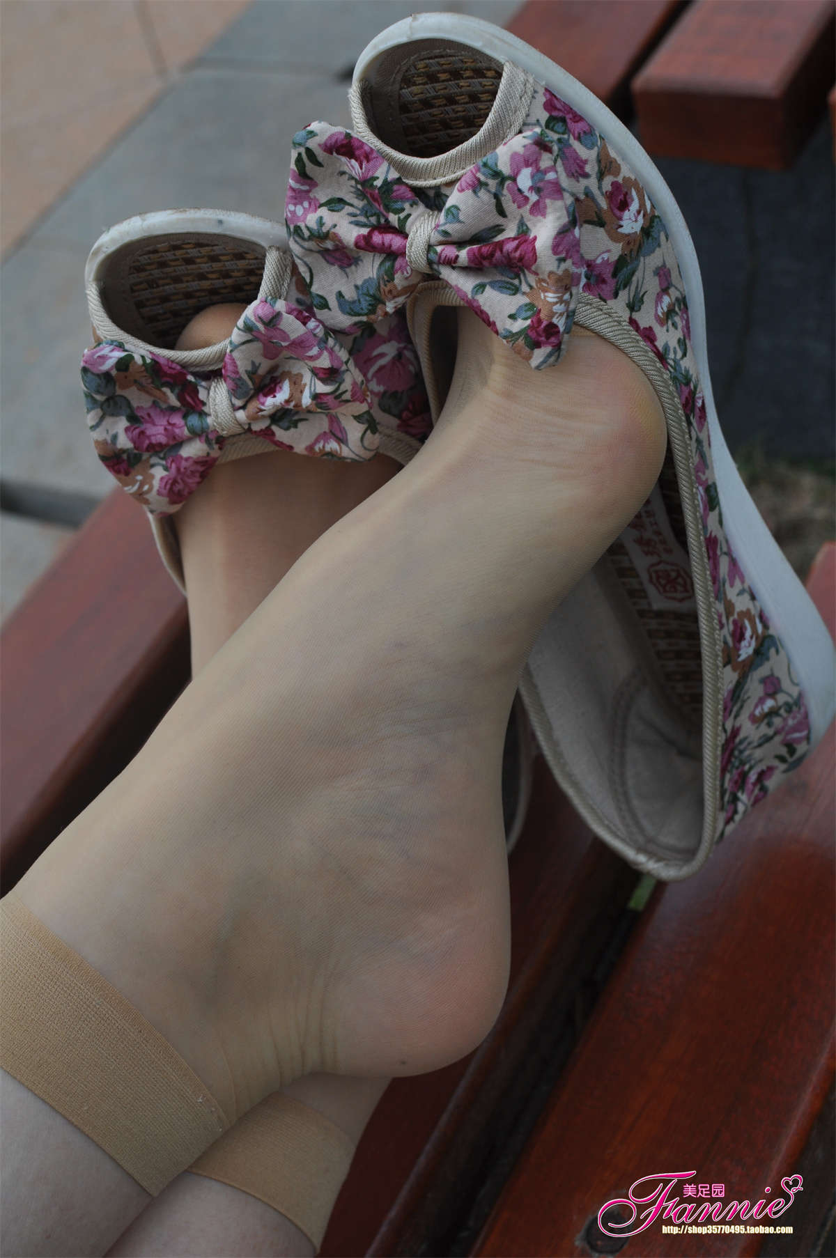 图片[2]-Fannie芬妮美足园NO.742 行在深秋（丝足1）-日更街拍