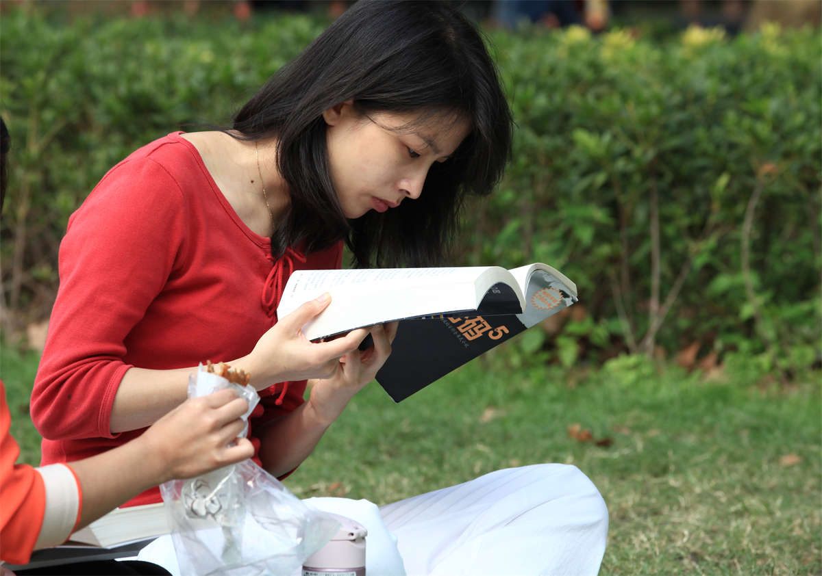 图片[2]-踏青公园街拍系列No.1185 尚未被深度开发的纯天然少女精品玉足 第1套-日更街拍