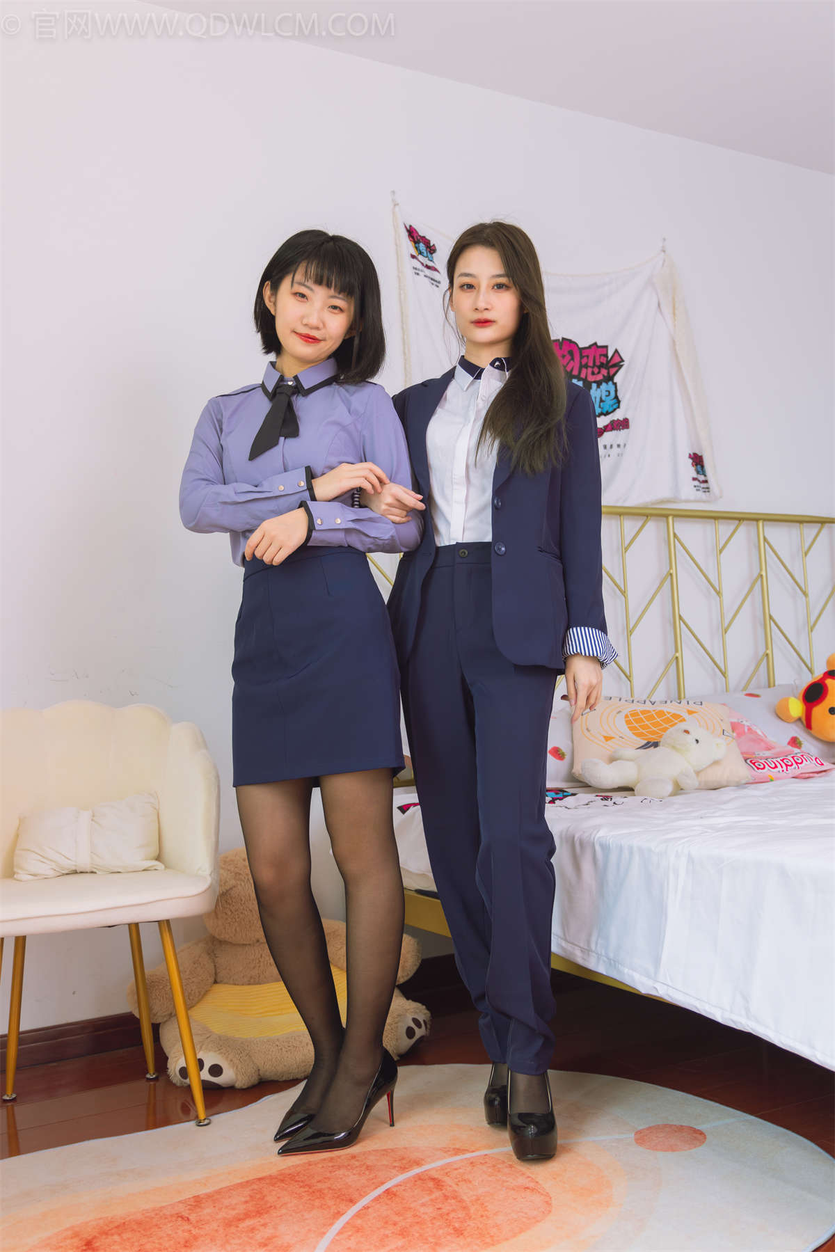 物恋传媒 NO.1498 暗月&卿卿-办公室闺蜜-日更街拍