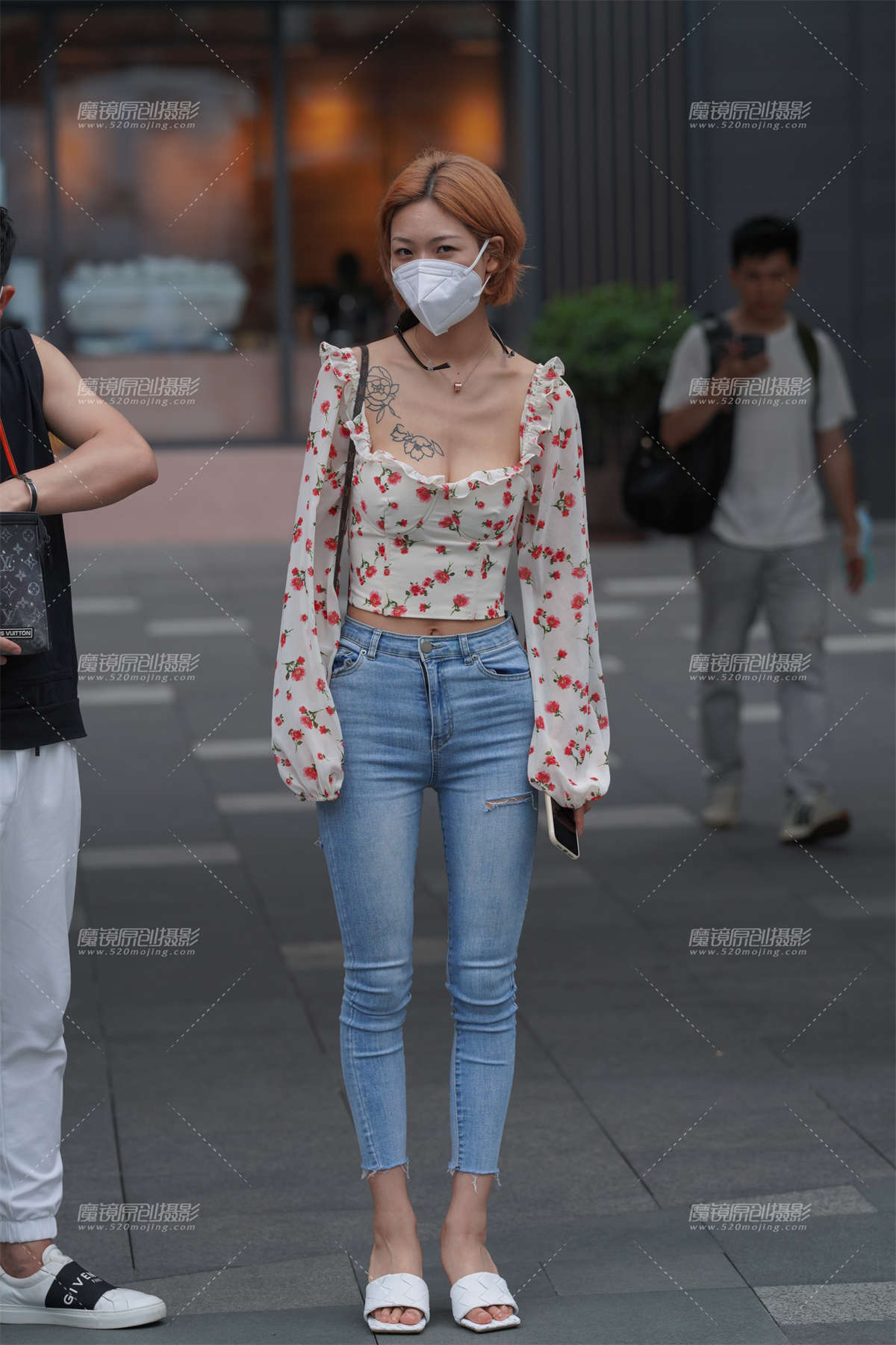 苗条牛仔裤美眉-日更街拍