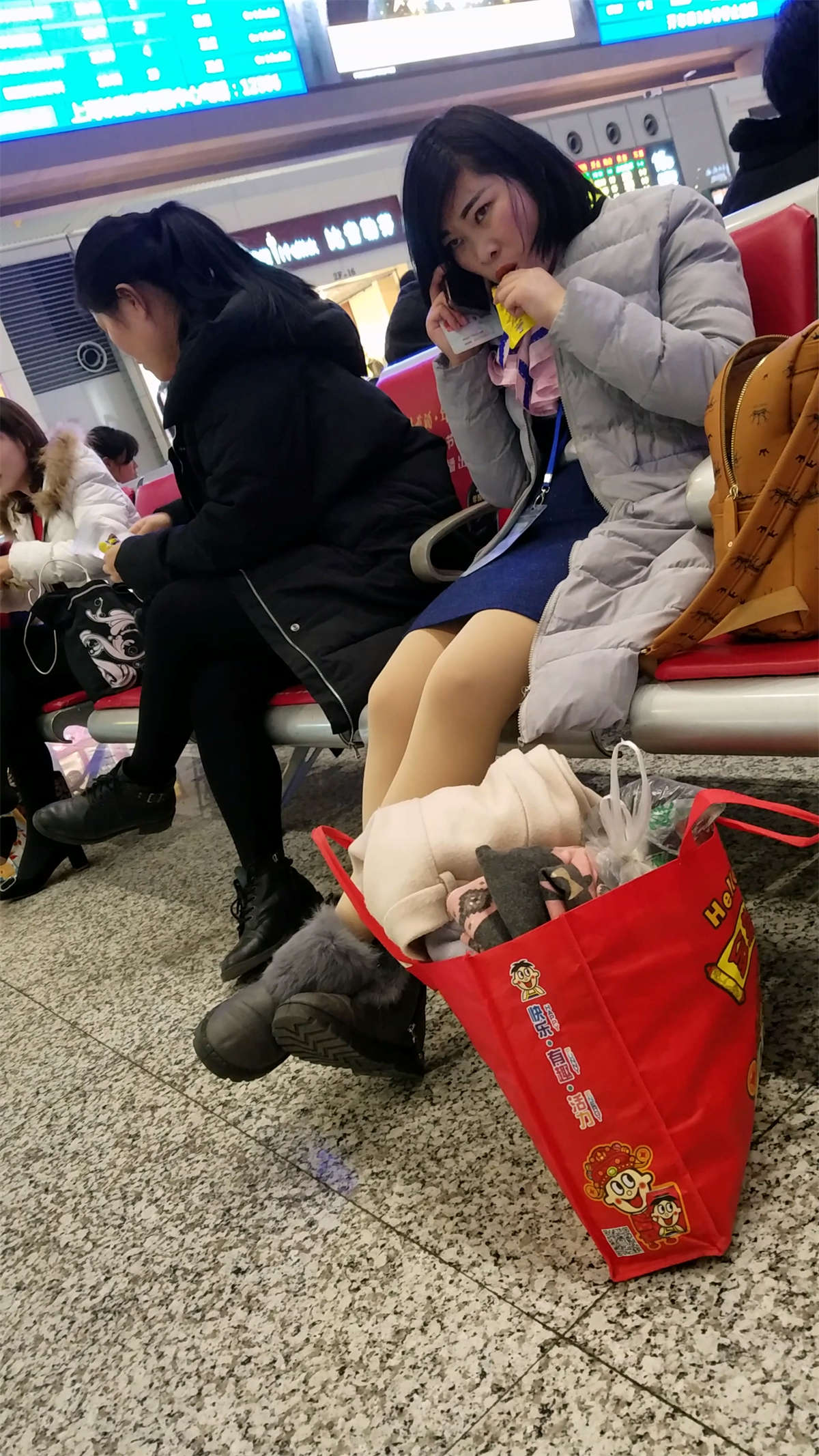 图片[2]-极品性感包臀裙街拍肉丝大长腿御姐-日更街拍