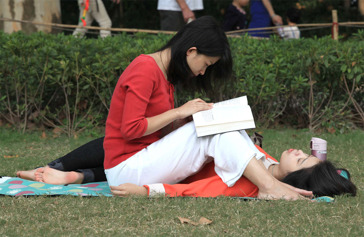 图片[2]-踏青公园街拍系列No.1186 尚未被深度开发的纯天然少女精品玉足 第2套-日更街拍