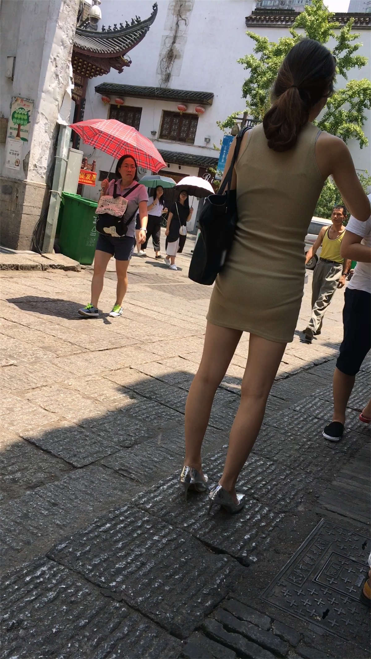 短裙美女性感好看-日更街拍
