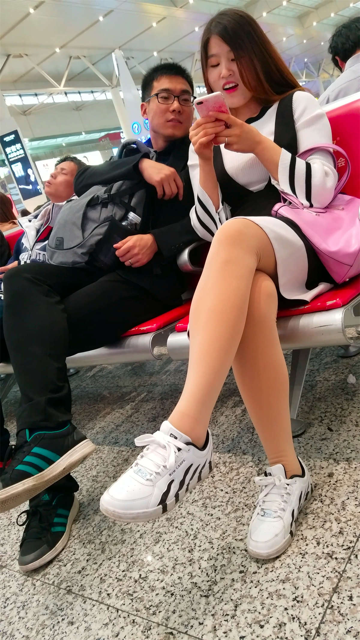 [4K高清视频]这个肉丝美女还可以哦-日更街拍