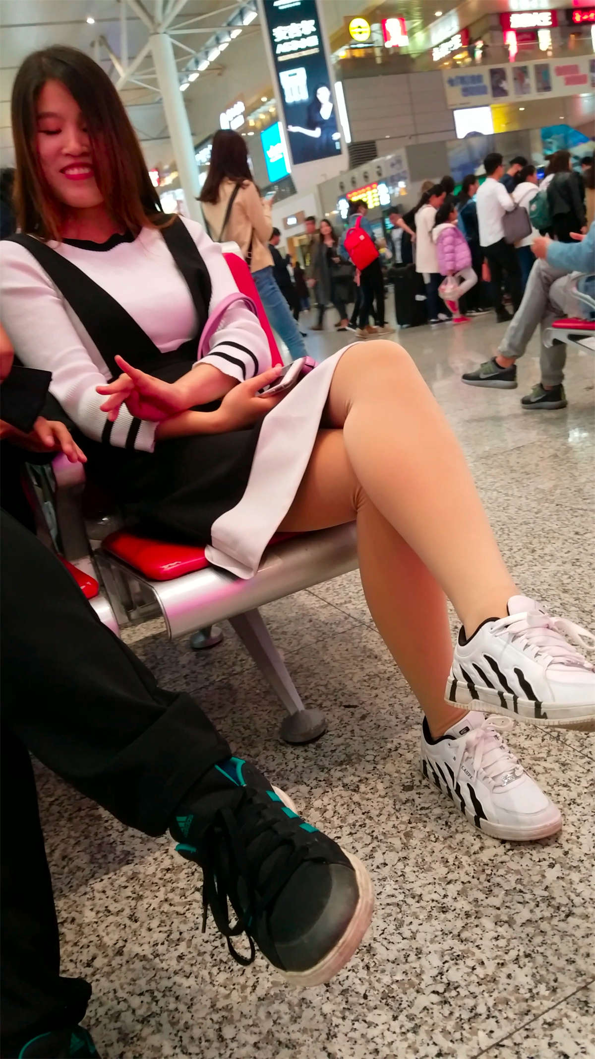 图片[2]-[4K高清视频]这个肉丝美女还可以哦-日更街拍