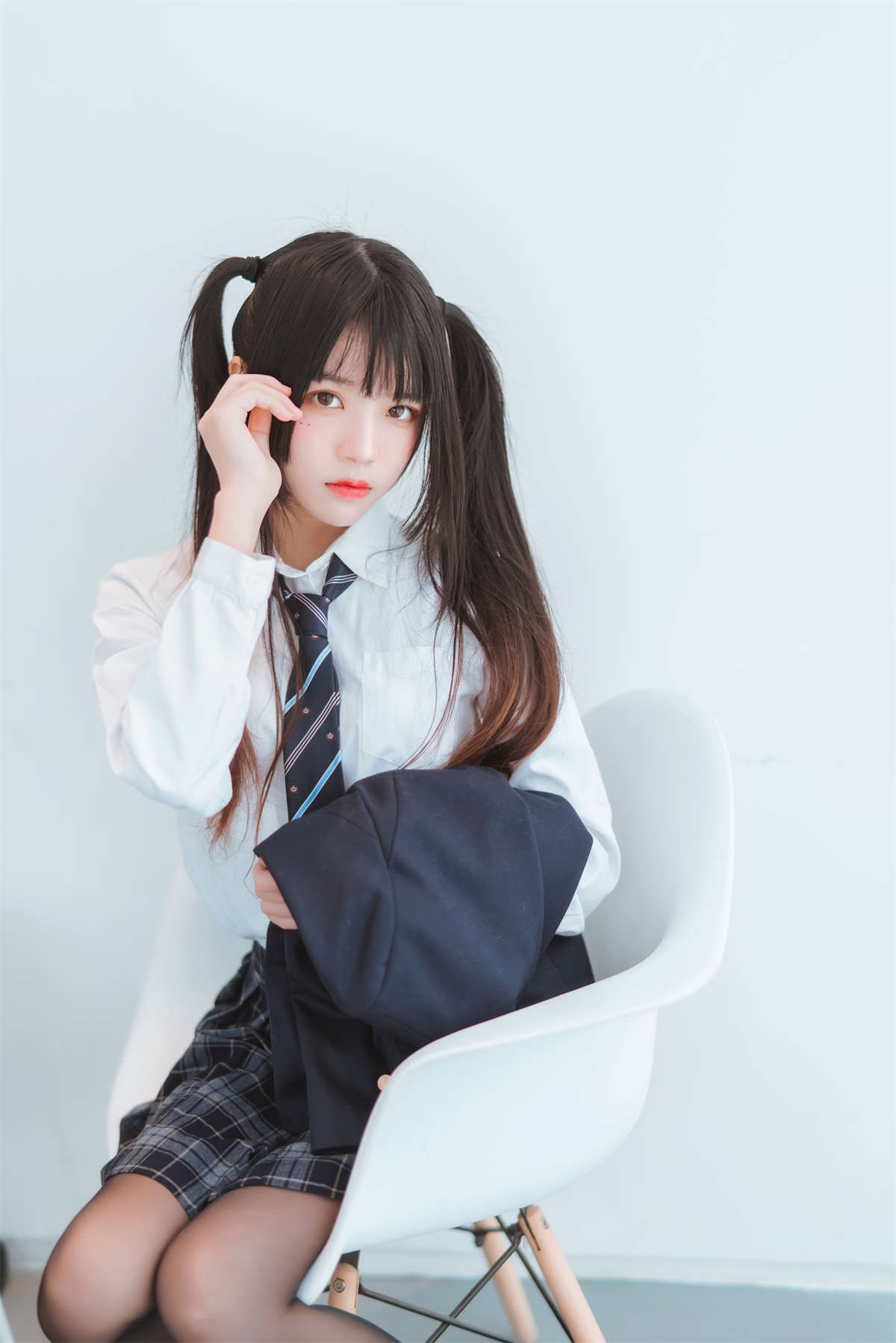 桜桃喵 – 冬季制服丝秀-日更街拍