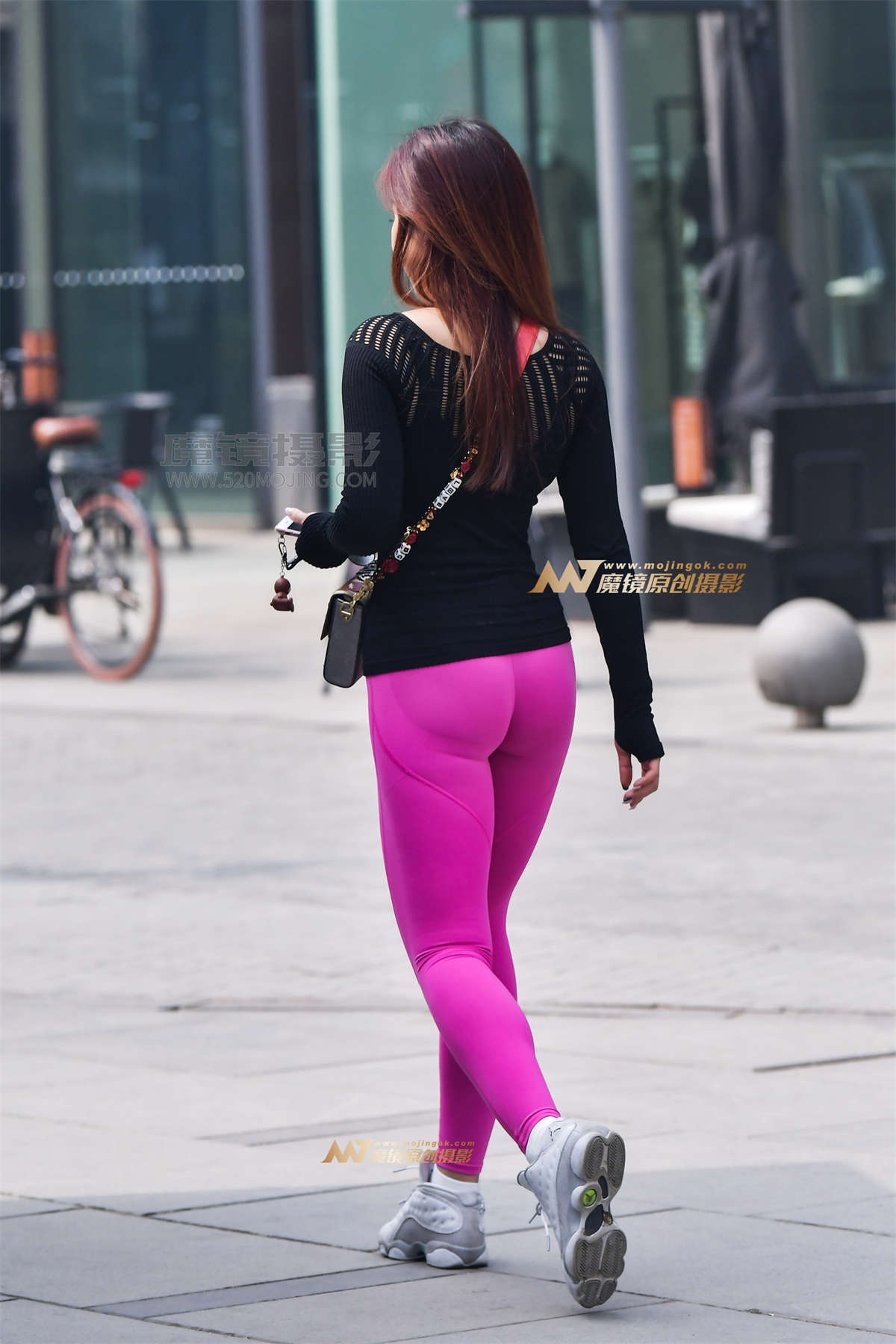 图片[2]-左手倒影赛帖：粉红色健美魔鬼身材美女-日更街拍