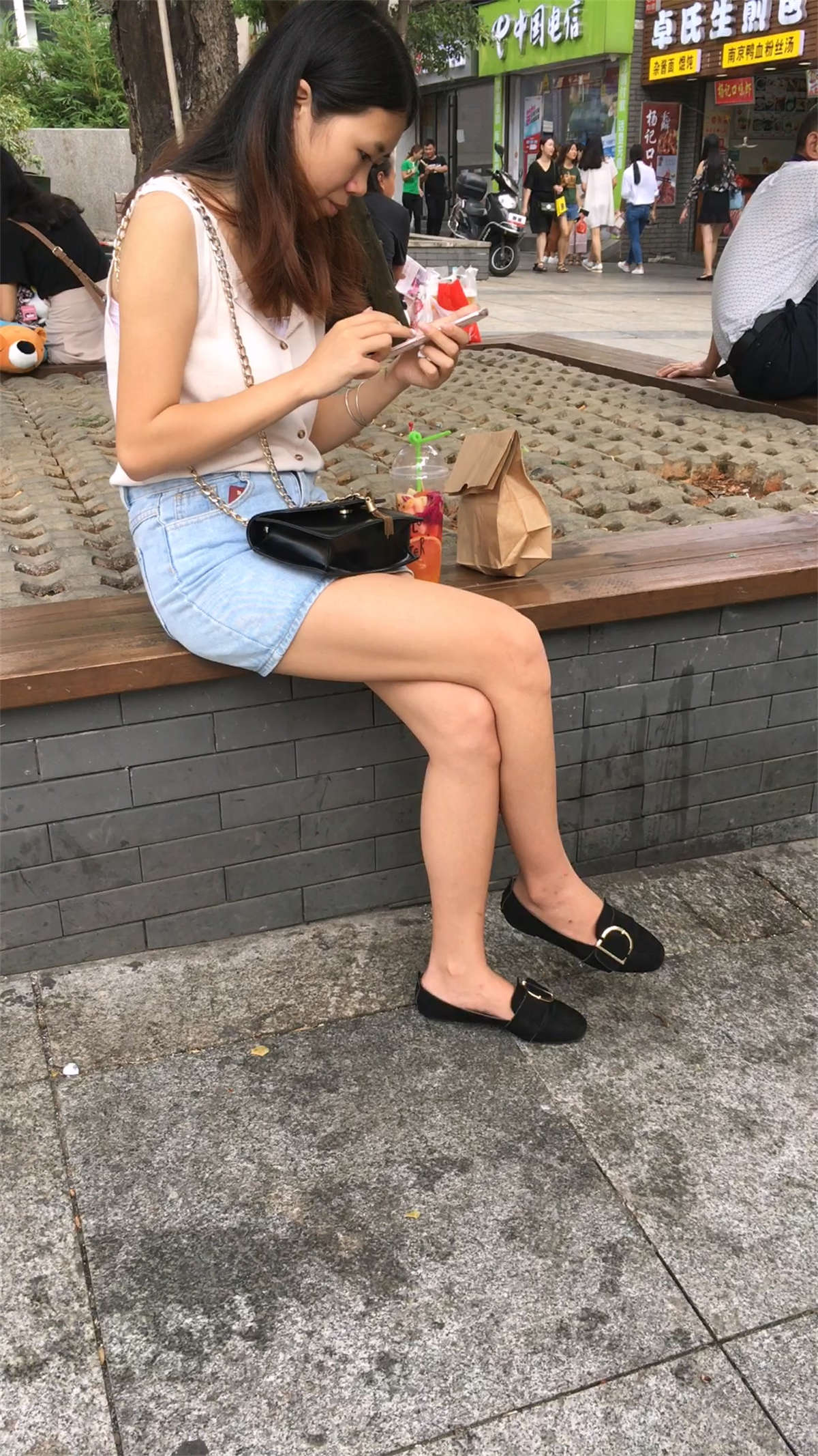 图片[2]-蓝色短裙靓妹-日更街拍