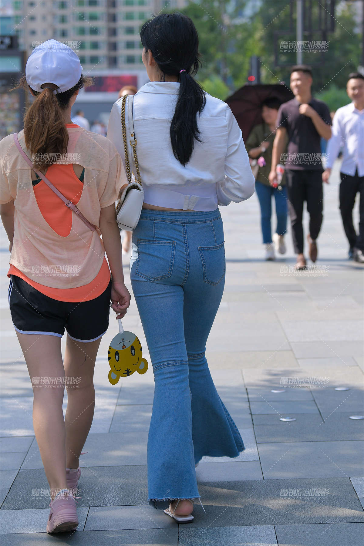 图片[2]-喇叭紧牛-日更街拍