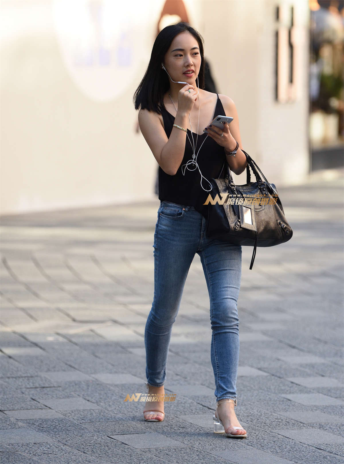 紧牛小妹妹，青涩吗-日更街拍