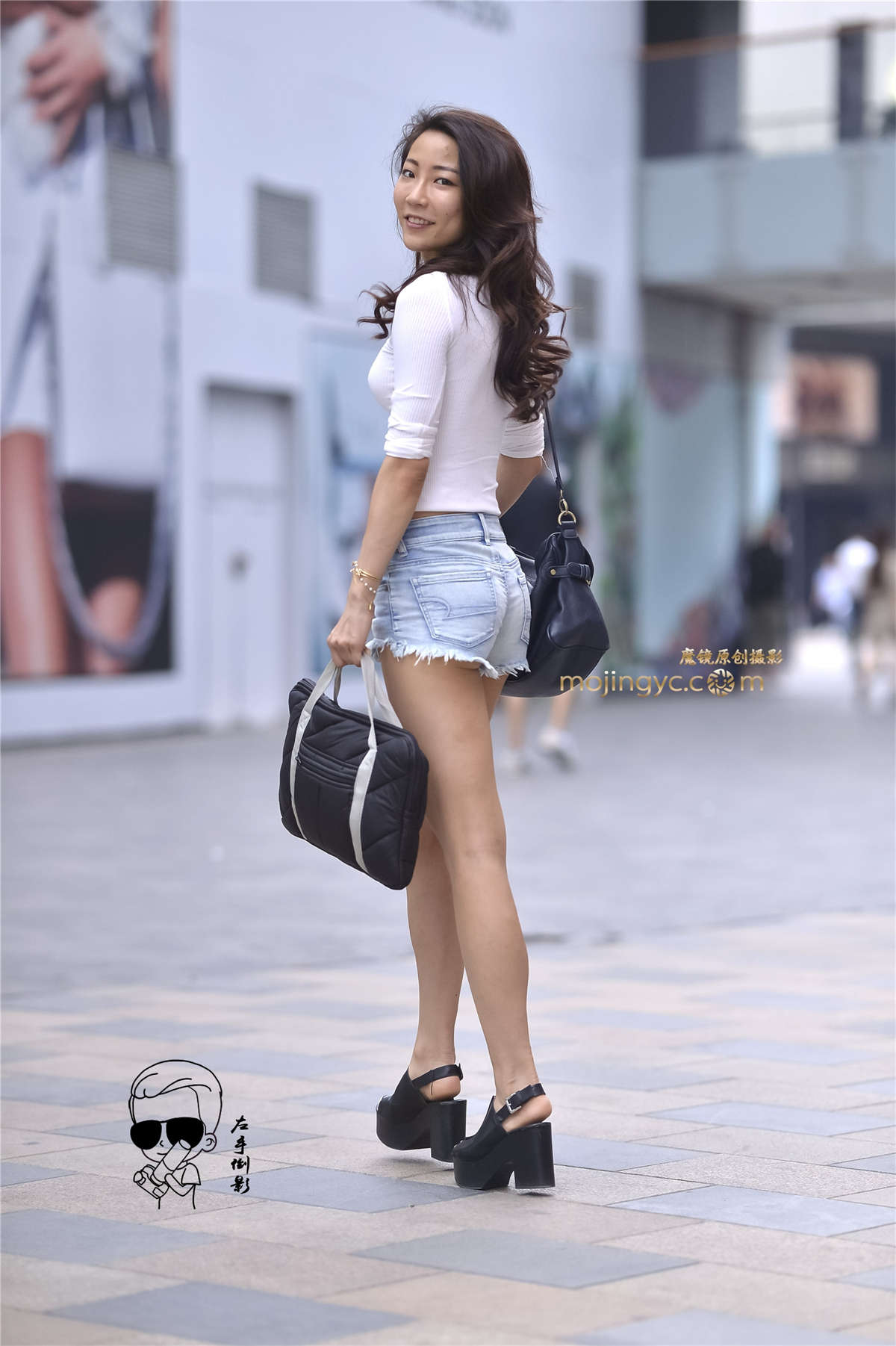 极品真空凸点超短热裤美臀美女-日更街拍