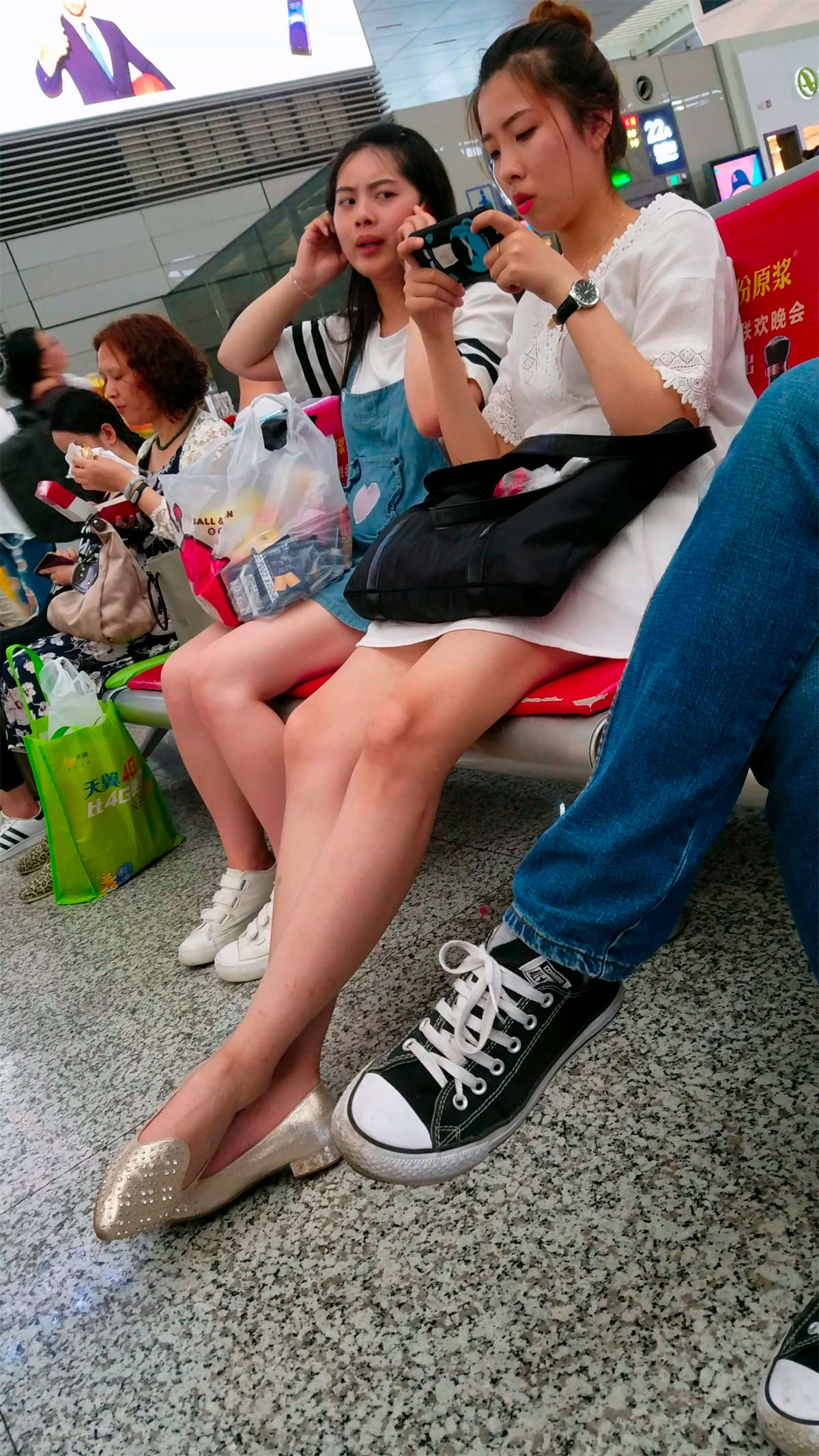 图片[2]-白色连衣裙性感大长腿天生丽质街拍美女-日更街拍