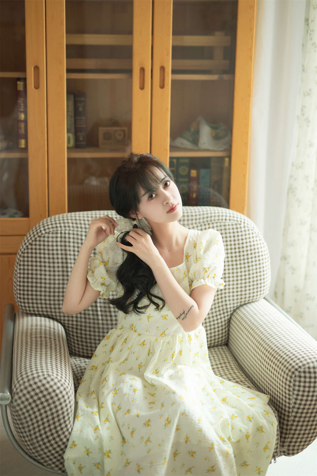 YITUYU艺图语 2023.05.17 碎花裙 壹萱--日更街拍