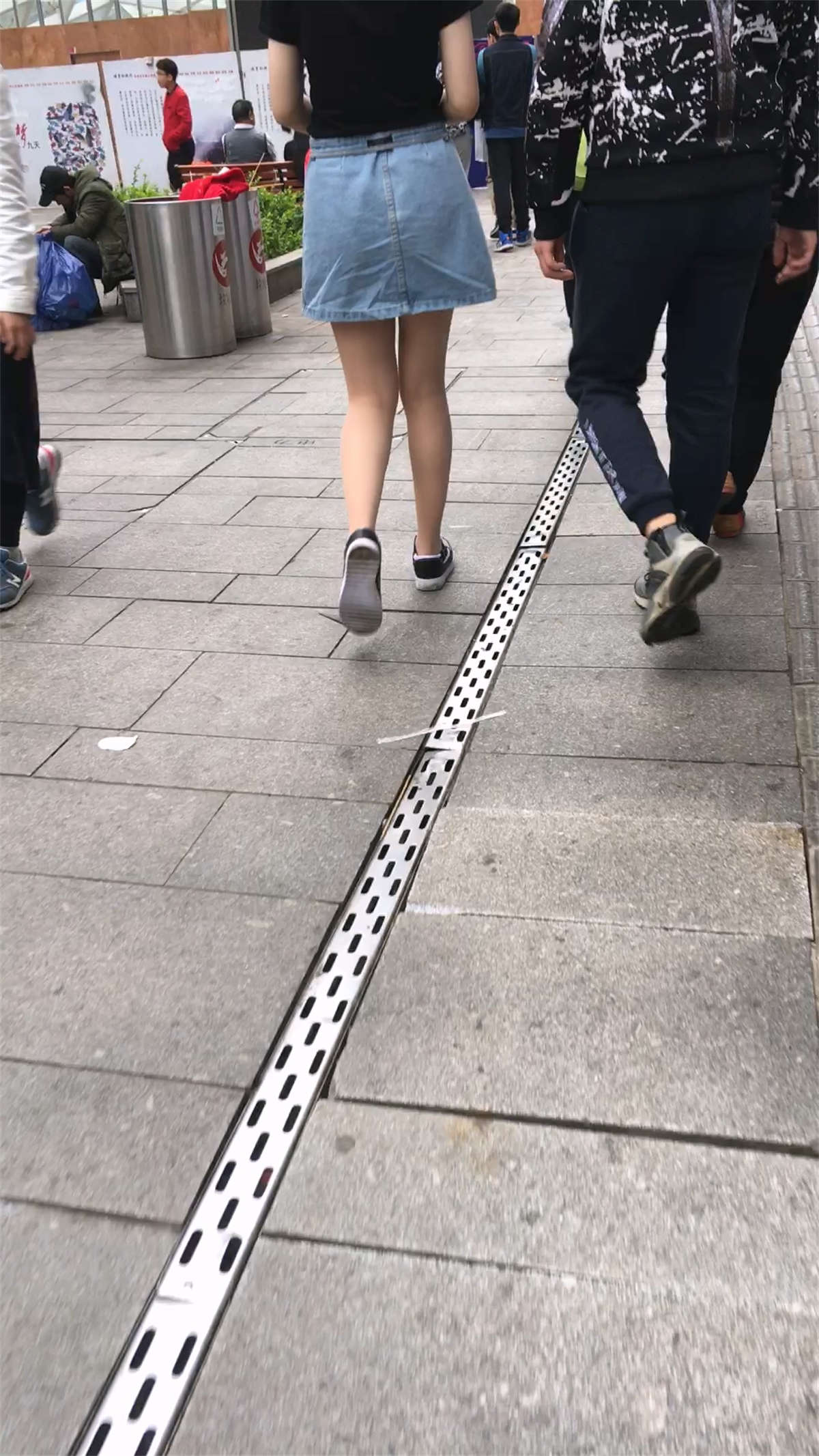 图片[2]-短裤美女-日更街拍