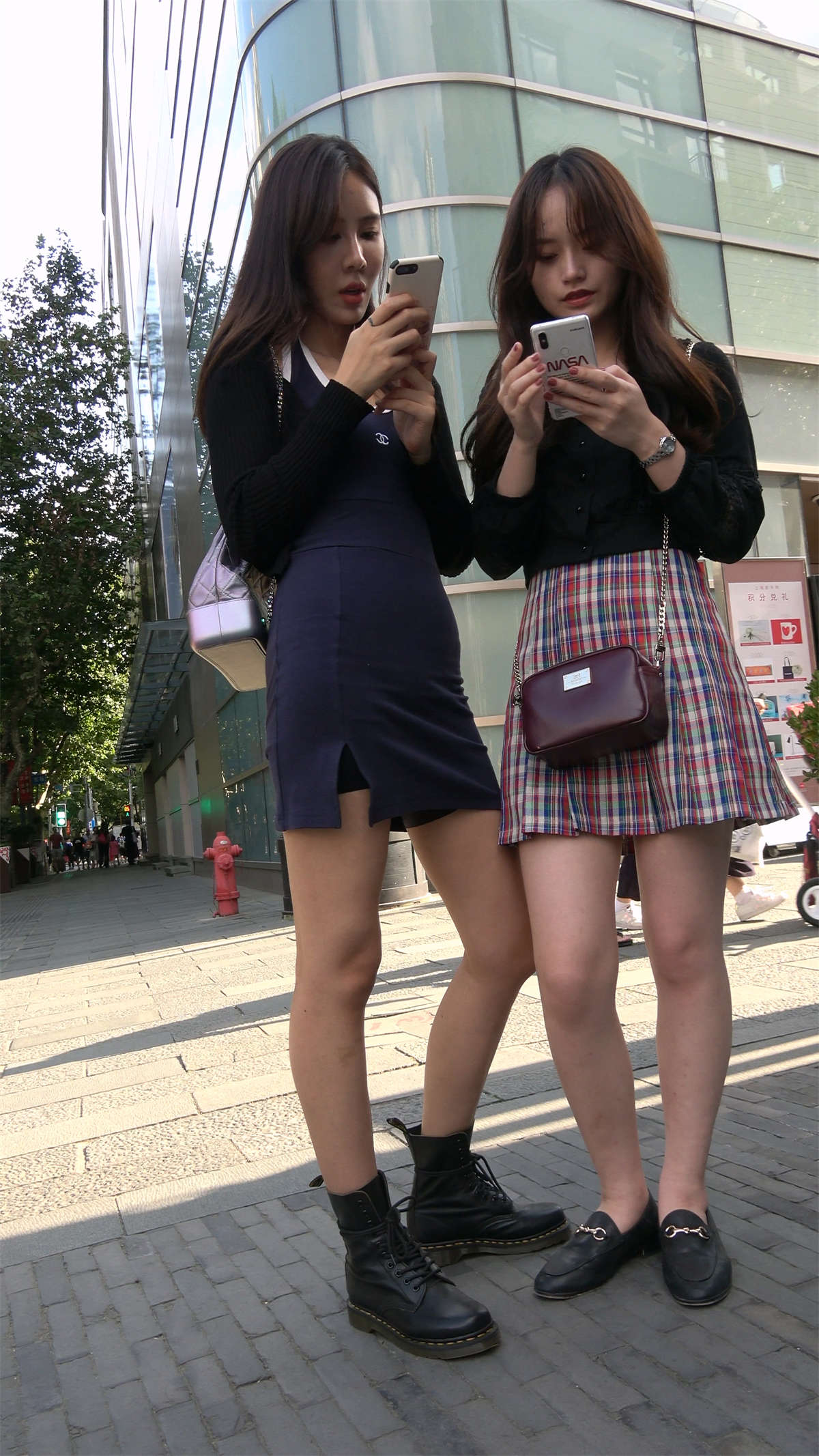 顶级身材深蓝色包臀裙小姐姐-日更街拍