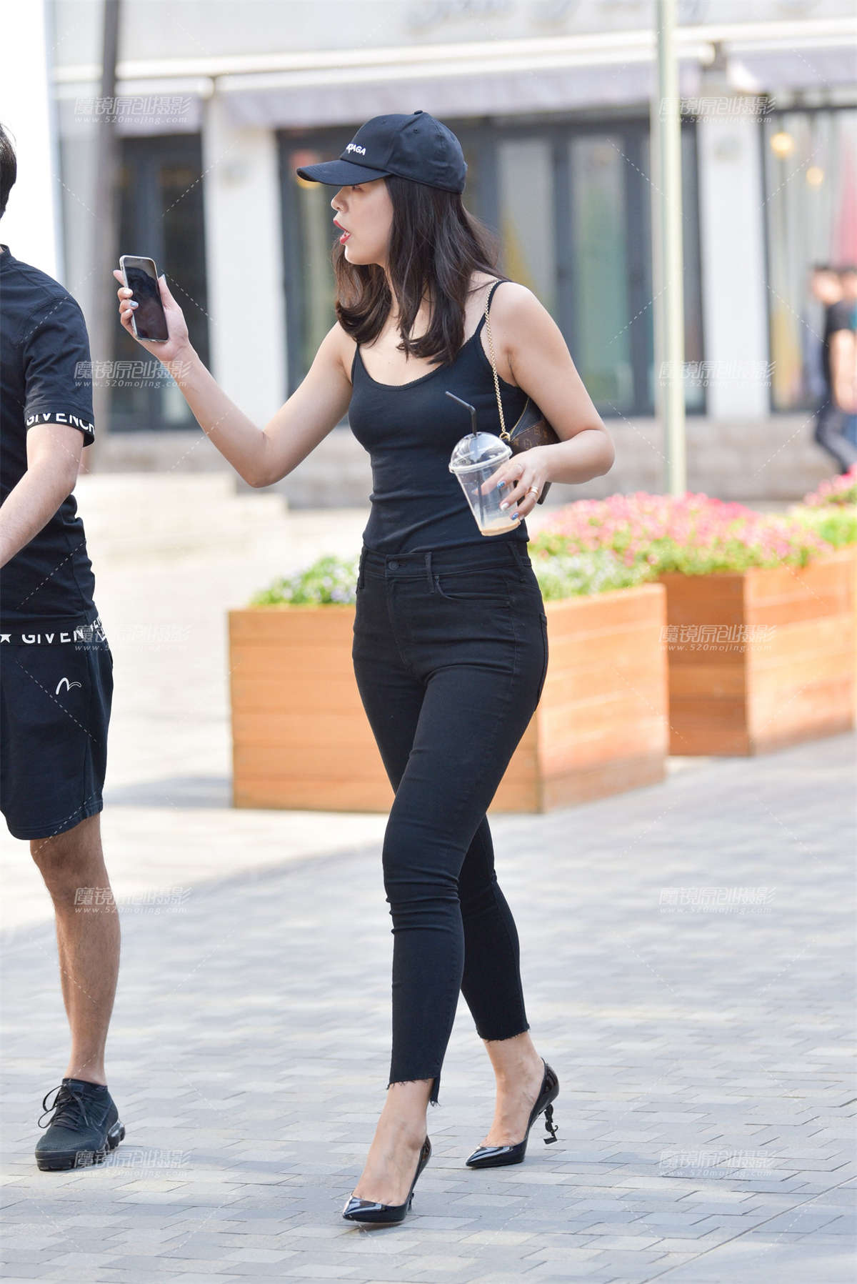 高个紧牛女-日更街拍