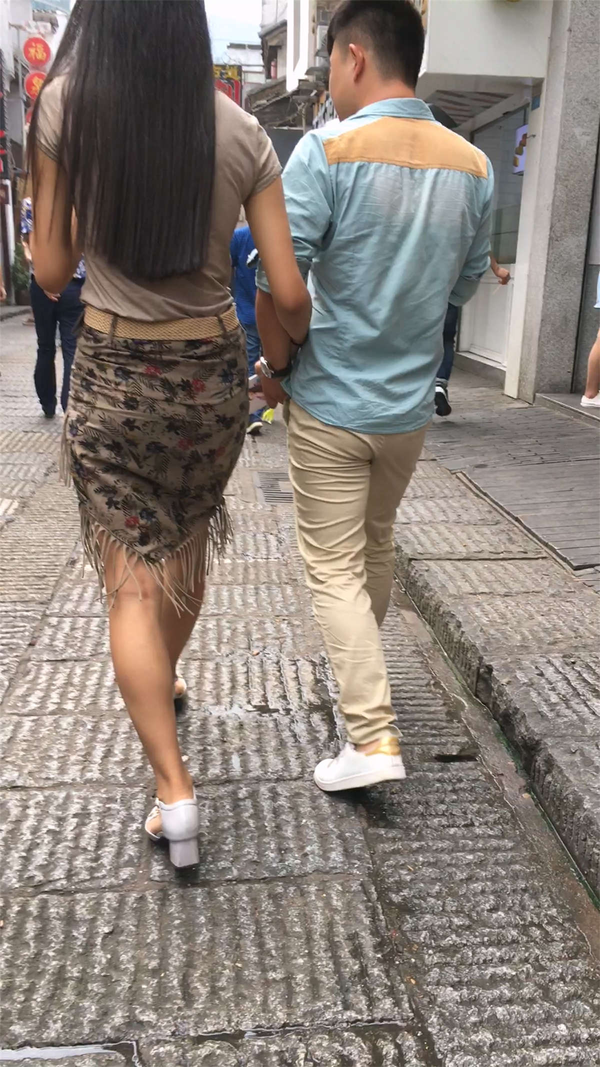 迷彩花边裙 性感大白美腿小靓妹-日更街拍
