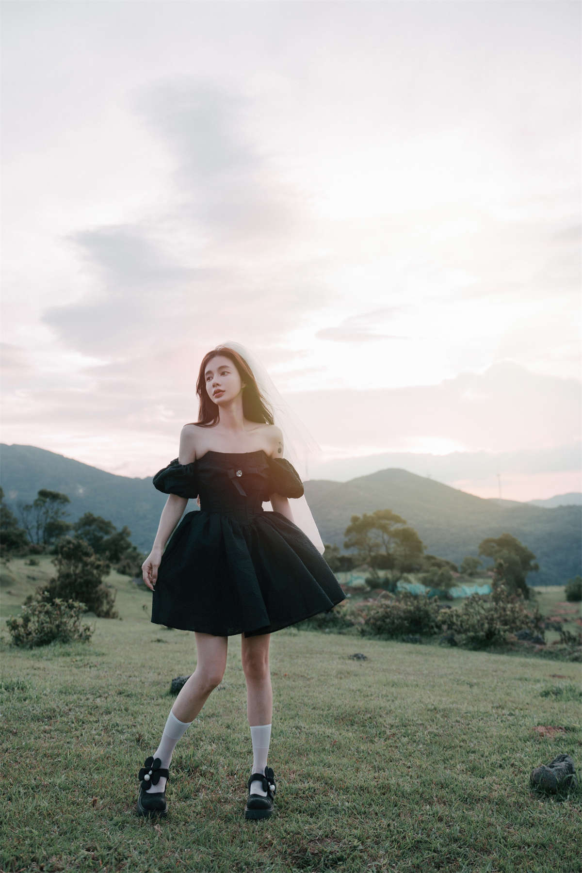 YITUYU艺图语 2022.09.16 渐暗时刻，黑裙白纱情绪片 姝雯同学插图1