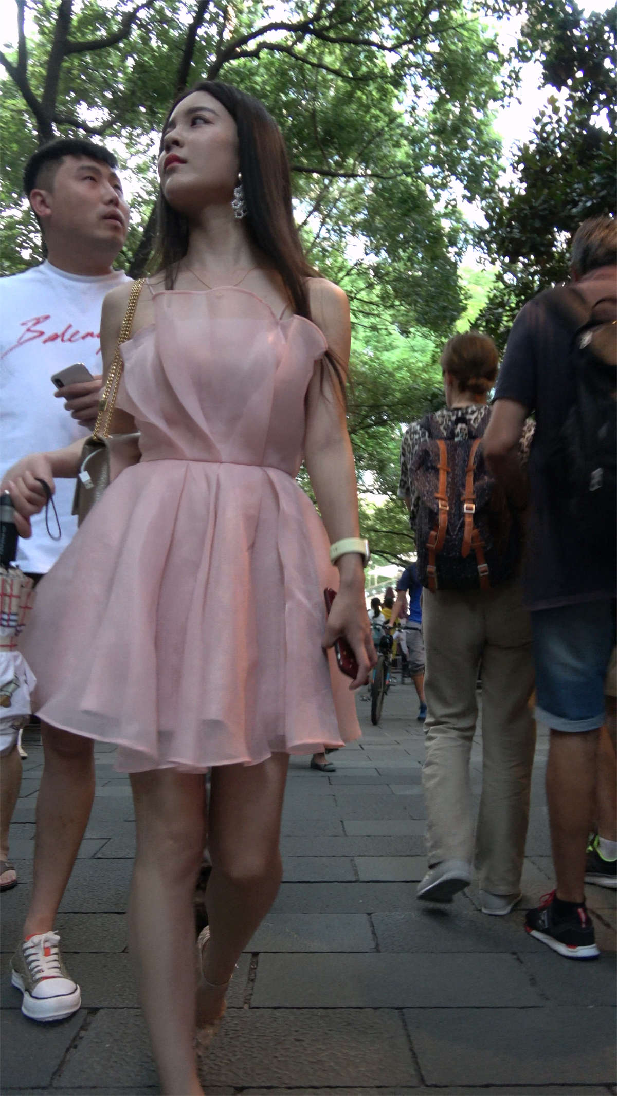 图片[2]-粉色裙美腿女友-日更街拍