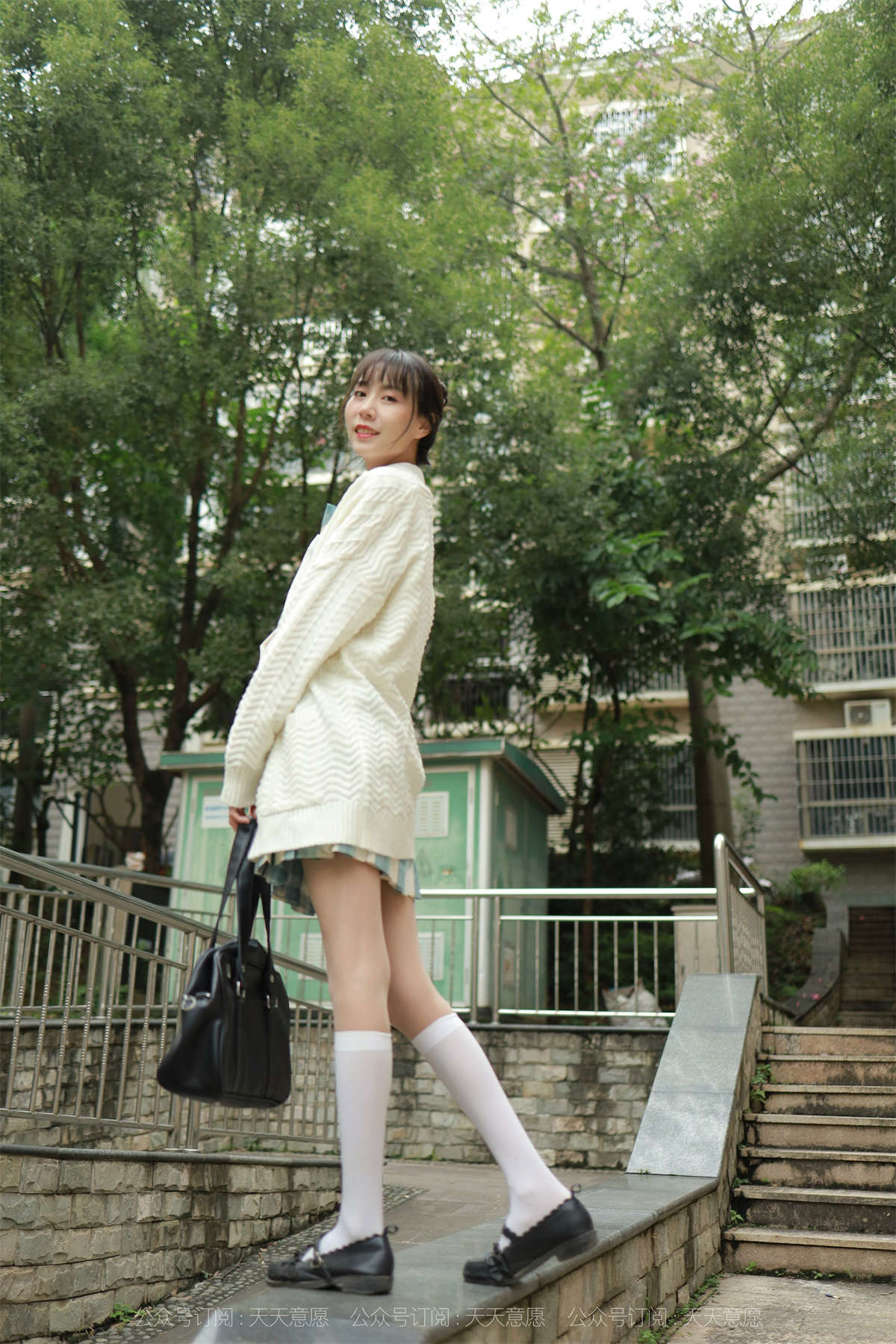 IESS异思趣向 2021.11.02 丝享家963：团团 长腿JK装-日更街拍