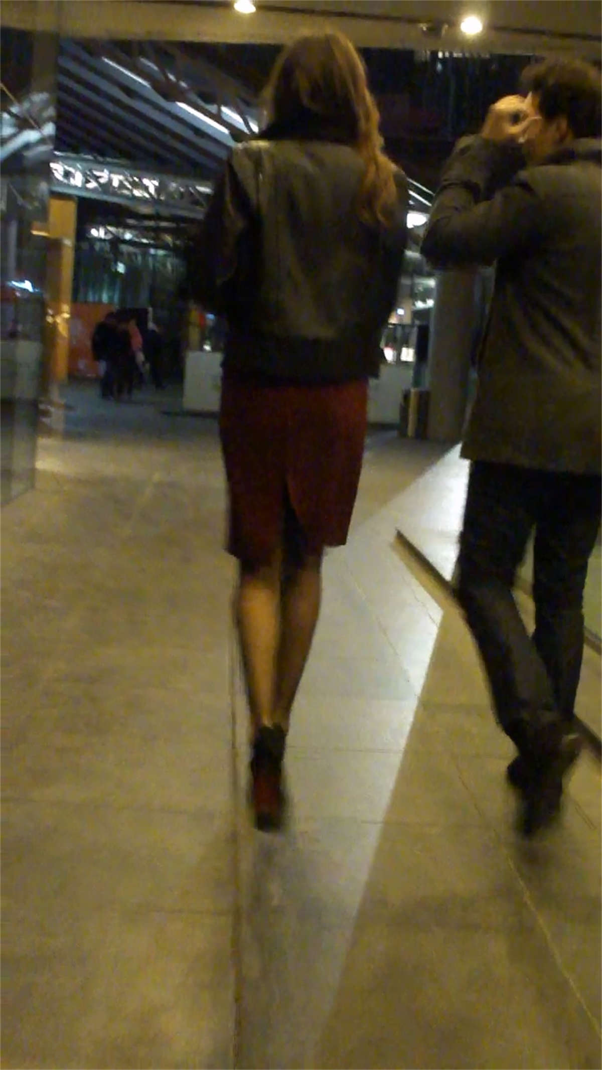 图片[2]-模特身材的外国美女,性感灰丝-日更街拍