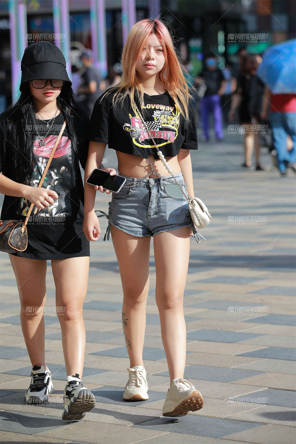 蓝热裤Y Y小妹-日更街拍