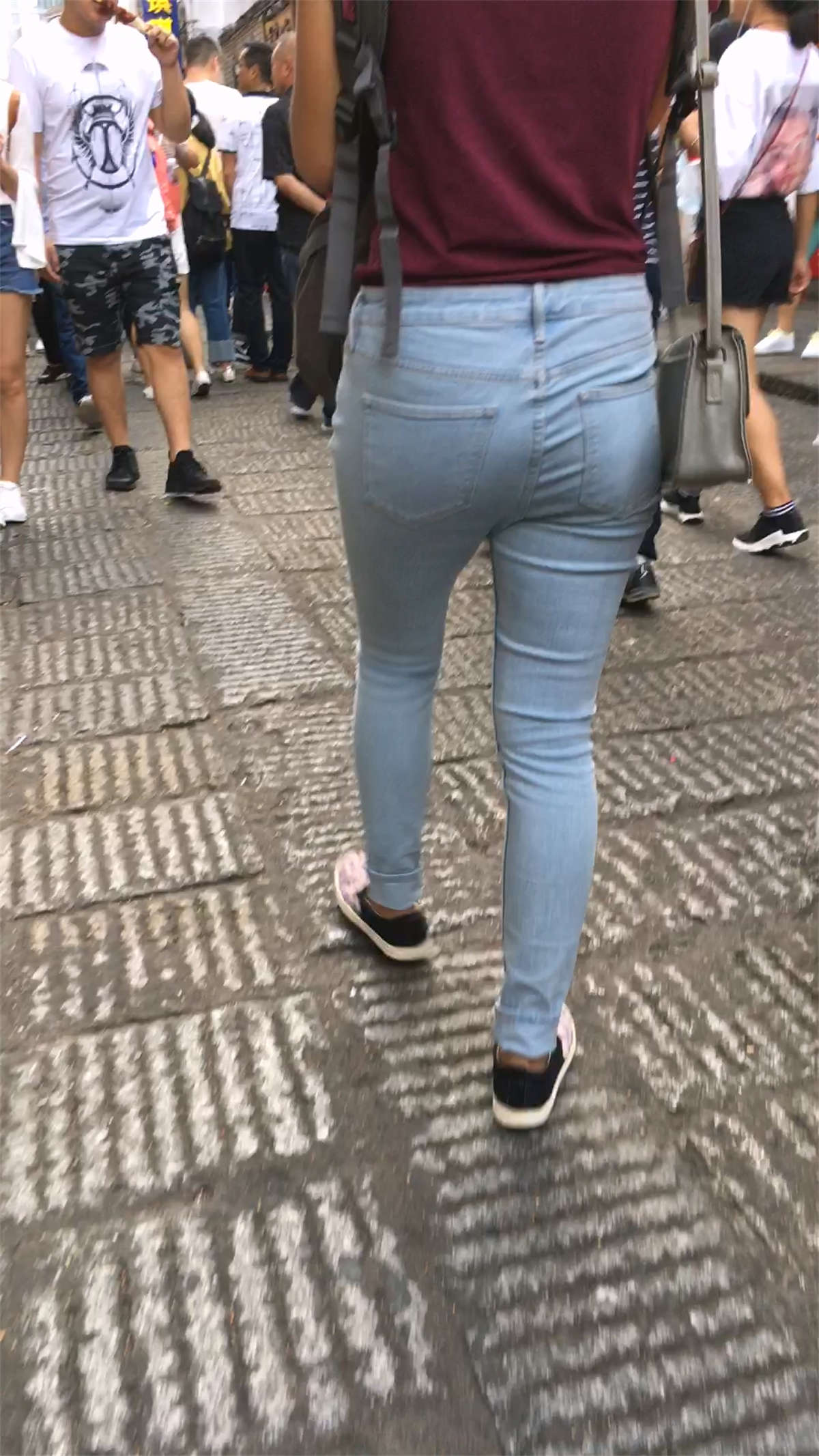 图片[2]-牛仔裤大腚女-日更街拍