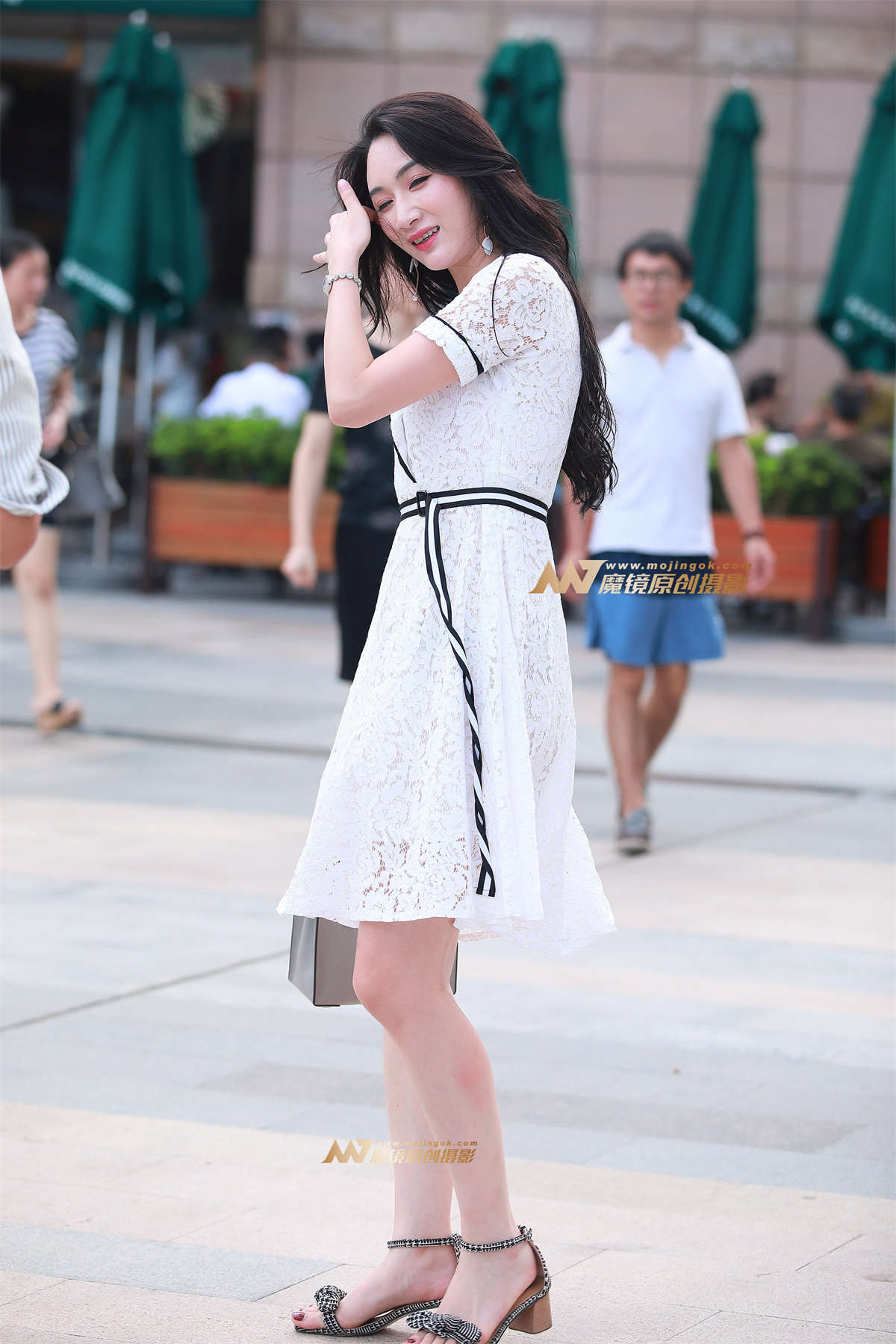 图片[2]-镂花连衣裙，气质美女-日更街拍