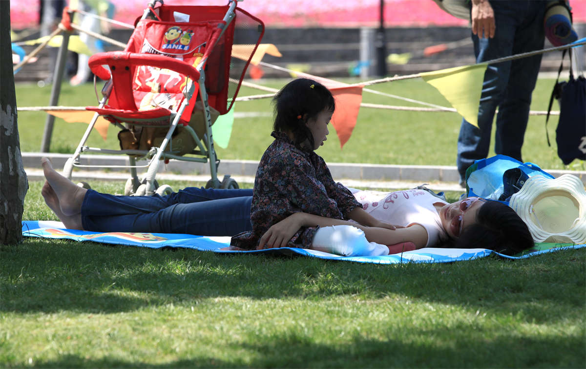 图片[2]-踏青公园街拍系列No.1192 无敌兔封箱出品：当一代名机遇上透明薄丝 第1套-日更街拍