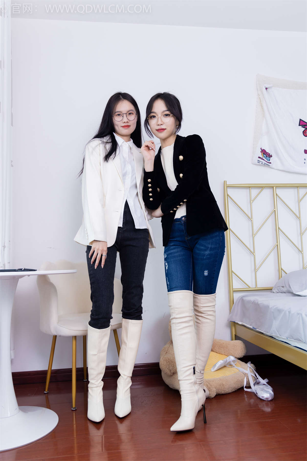 图片[2]-物恋传媒 NO.1687 纱纱&颜颜-玻璃上的雨滴-日更街拍