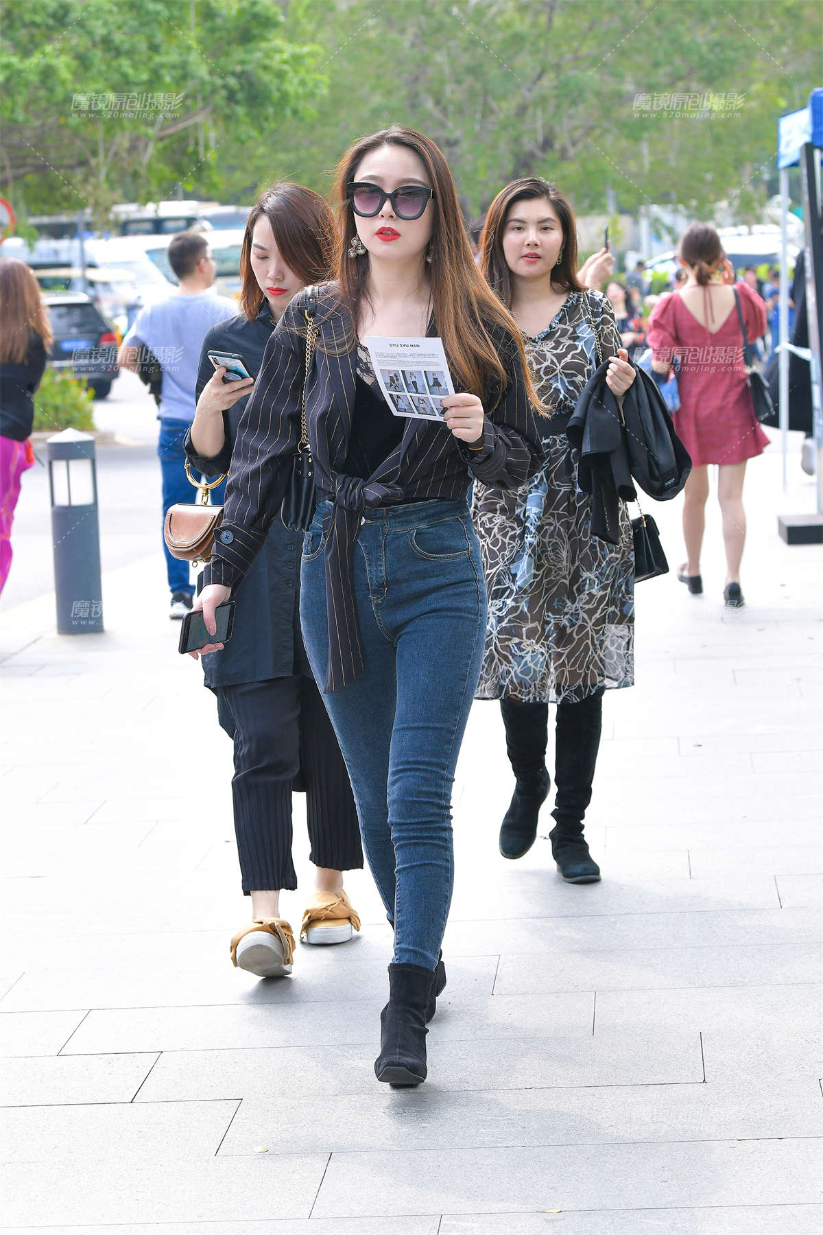 气质紧牛美女-日更街拍