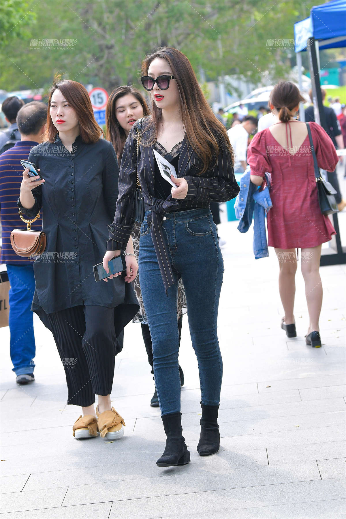 图片[2]-气质紧牛美女-日更街拍