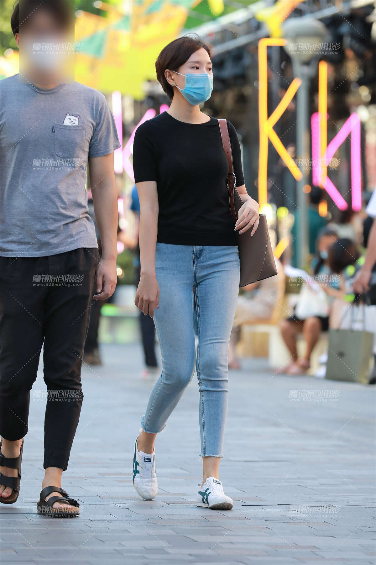 蓝色紧牛女朋友-日更街拍