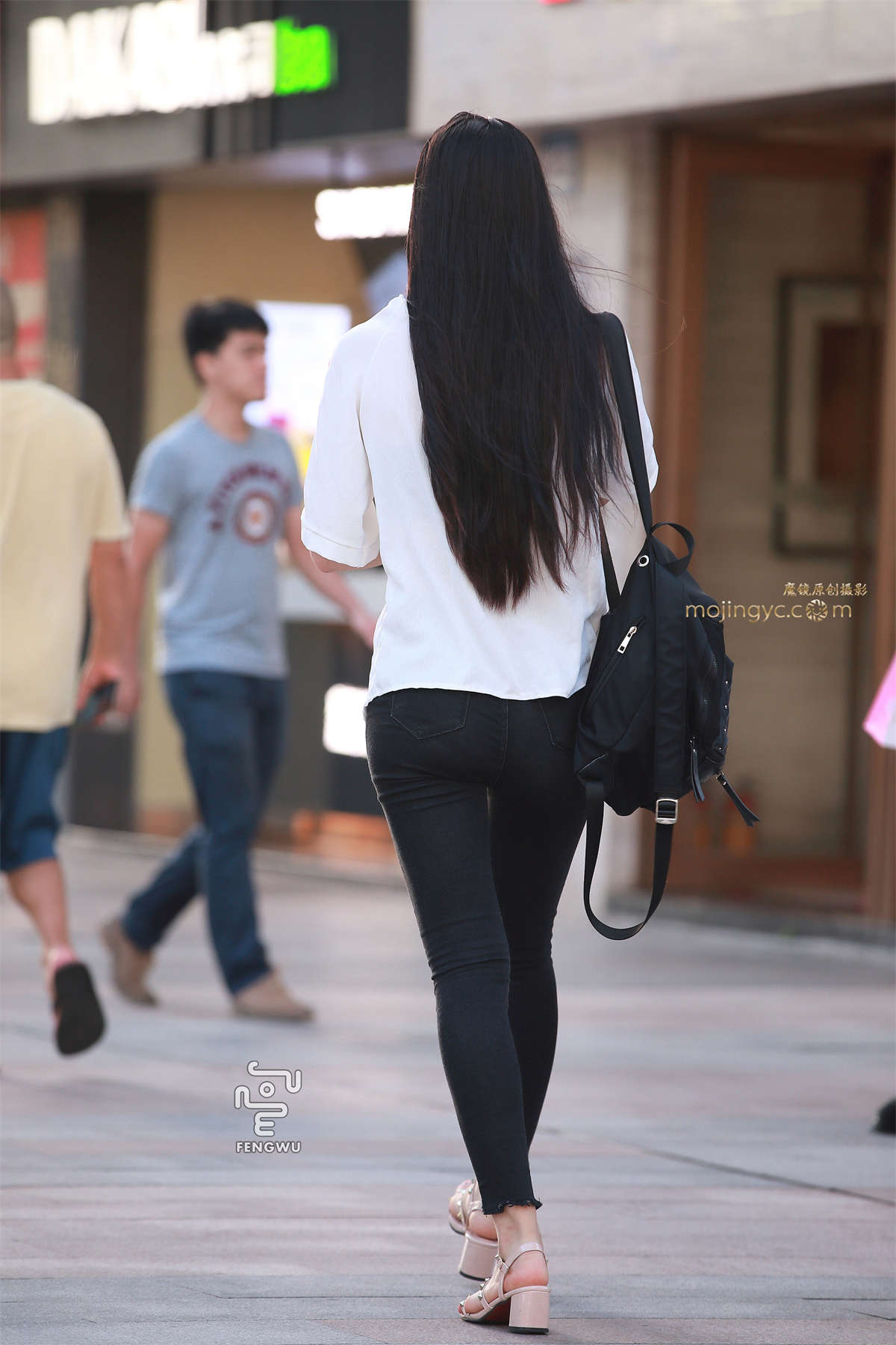 图片[2]-漏脐装，紧身裤-日更街拍