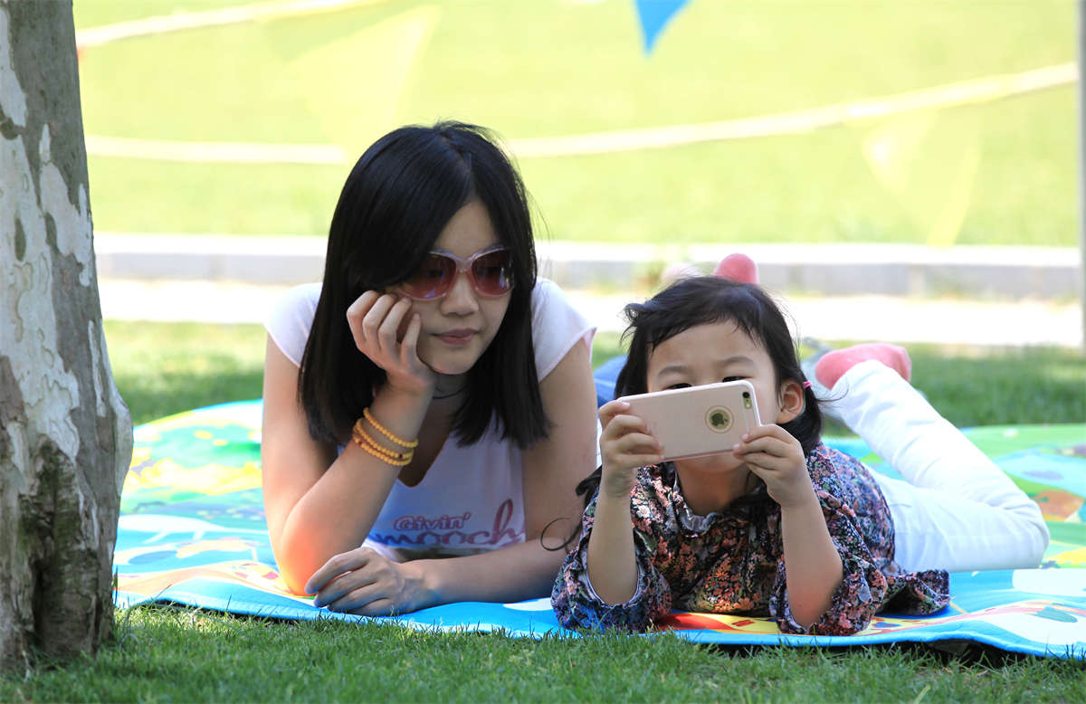 图片[2]-踏青公园街拍系列No.1193 无敌兔封箱出品：当一代名机遇上透明薄丝 第2套-日更街拍