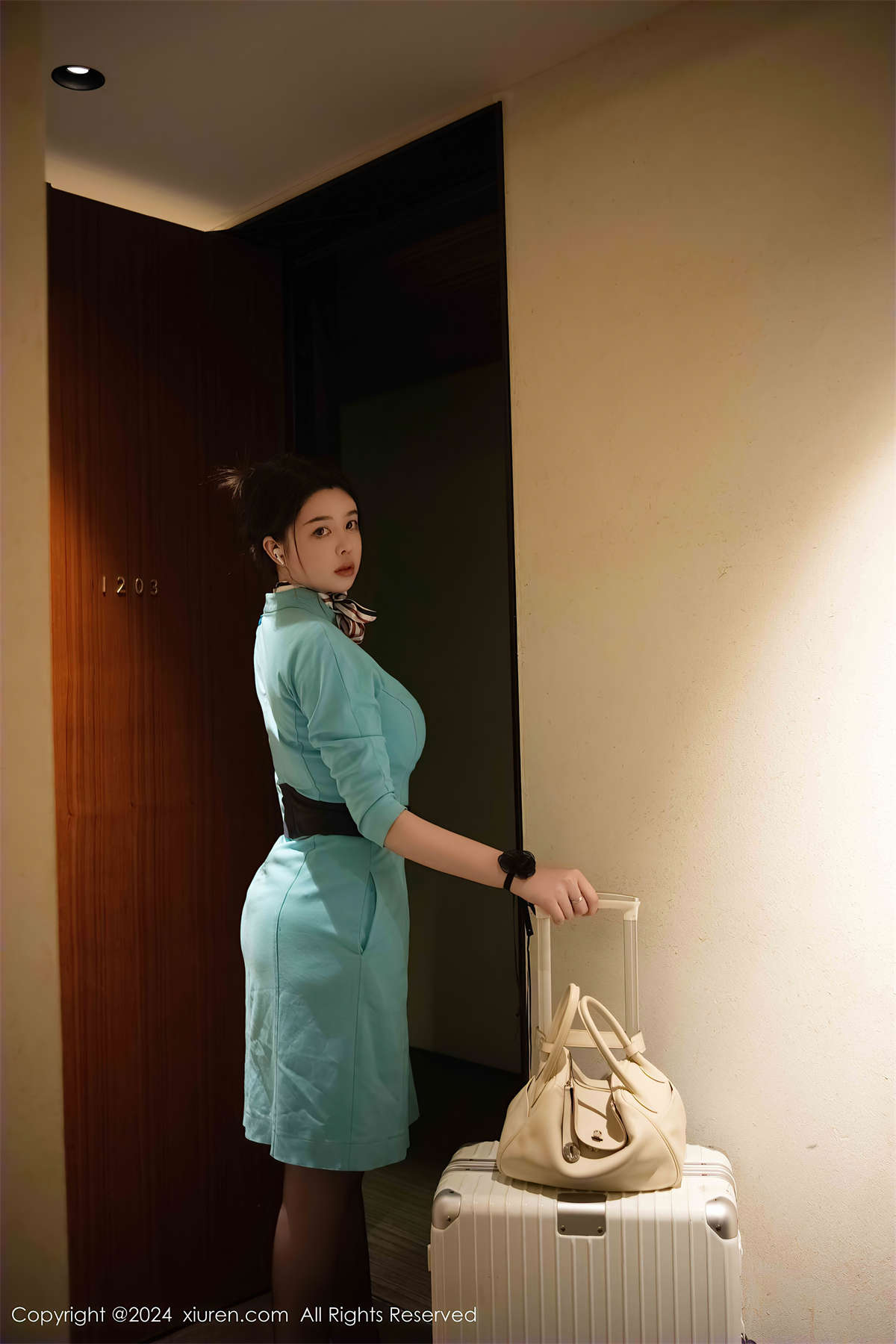 图片[2]-Xiuren秀人网 2024.12.17 NO.9609 樱桃小犊子-日更街拍