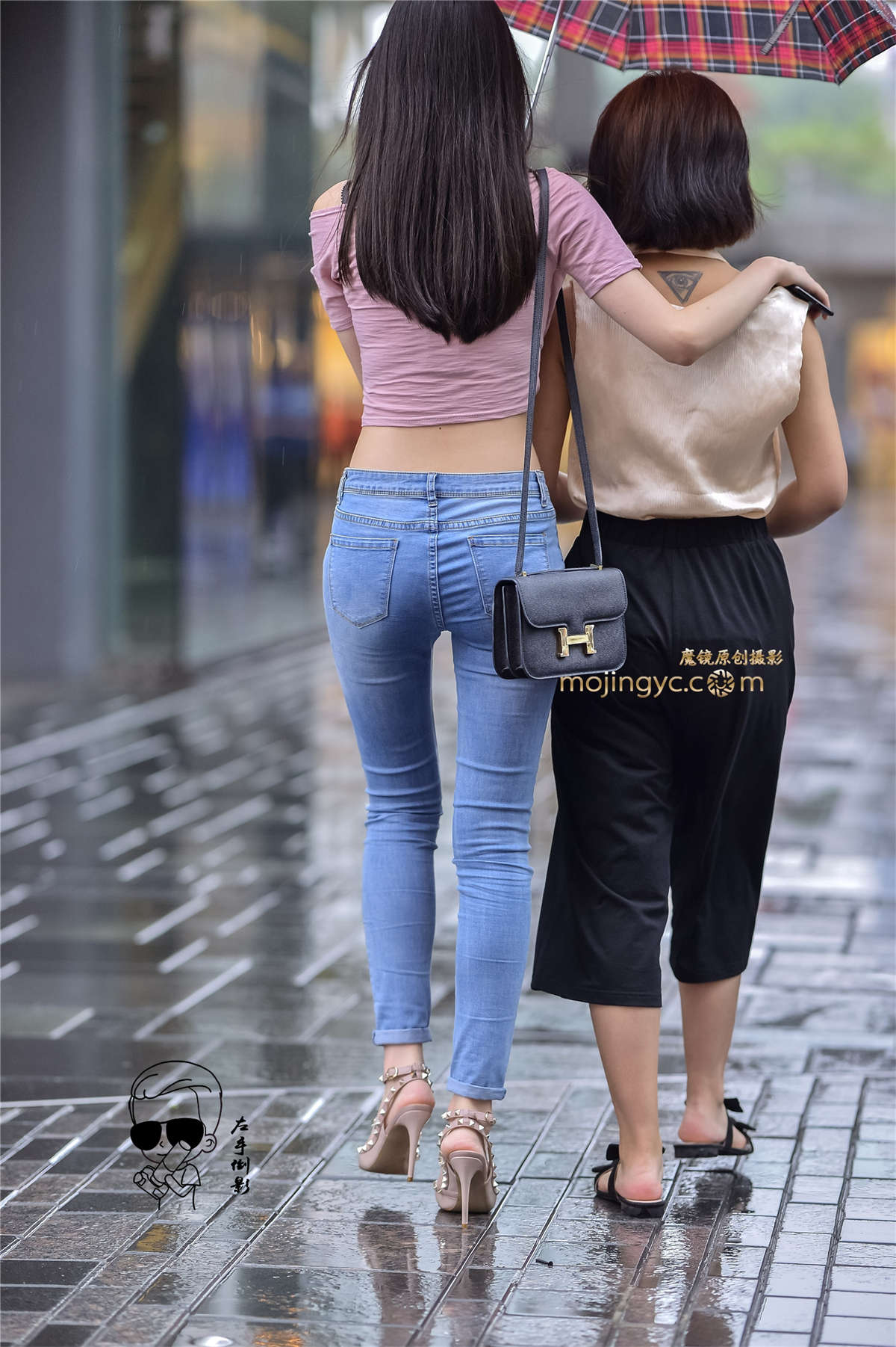 图片[2]-紧裤美臀大长腿-日更街拍