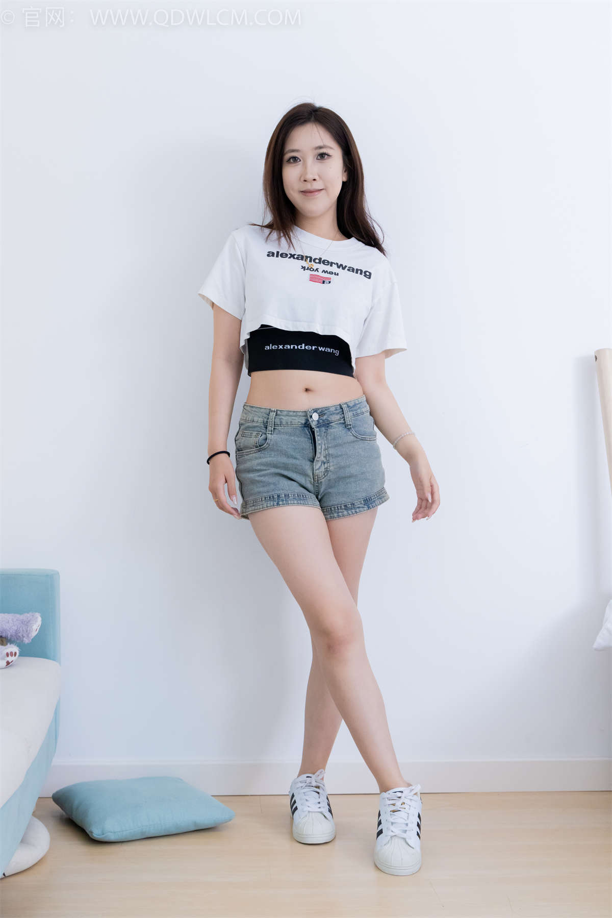 图片[2]-物恋传媒 NO.2131 露露-晨曦露水-日更街拍