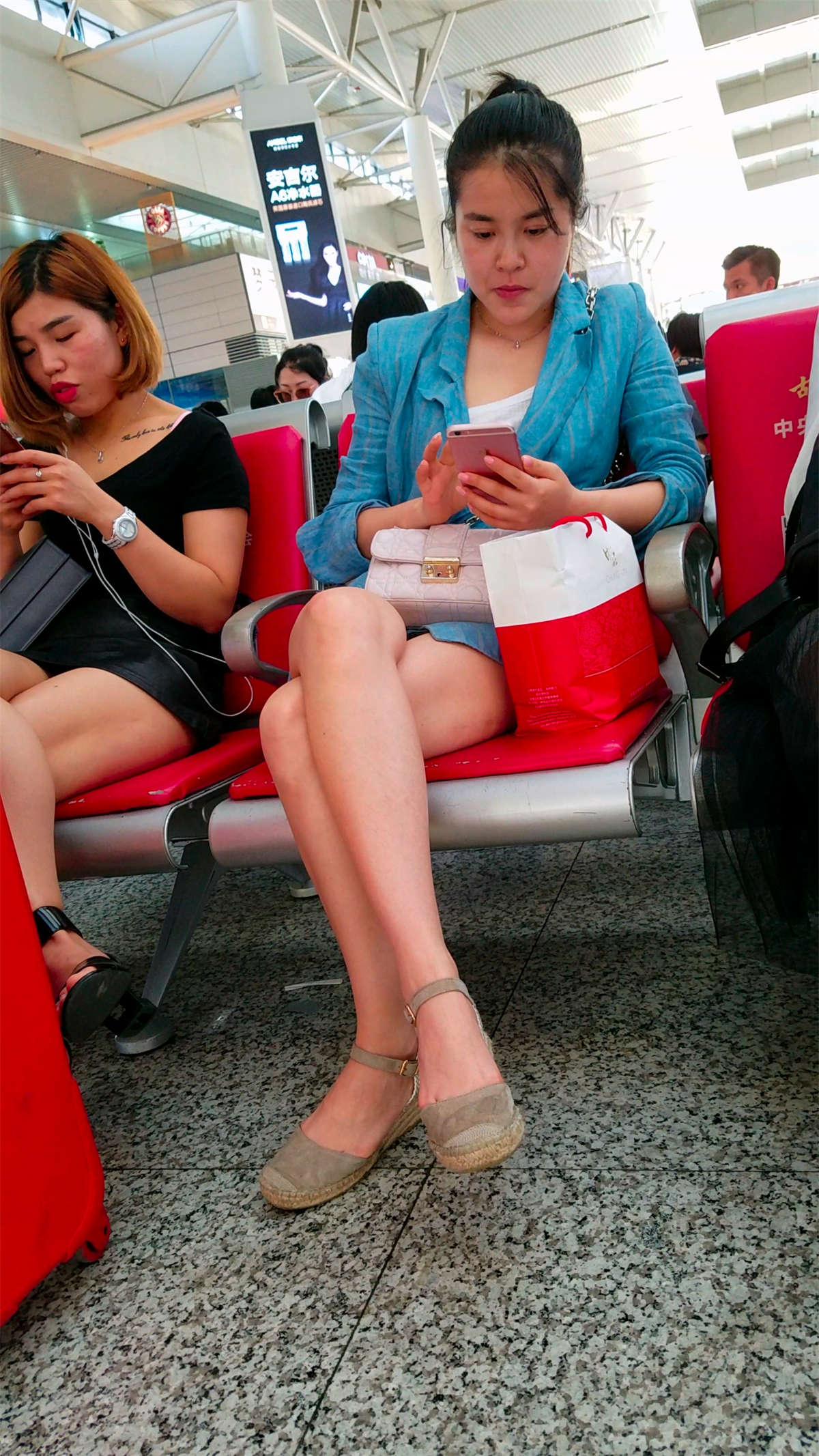 极品美腿高挑街拍美女姐姐-日更街拍