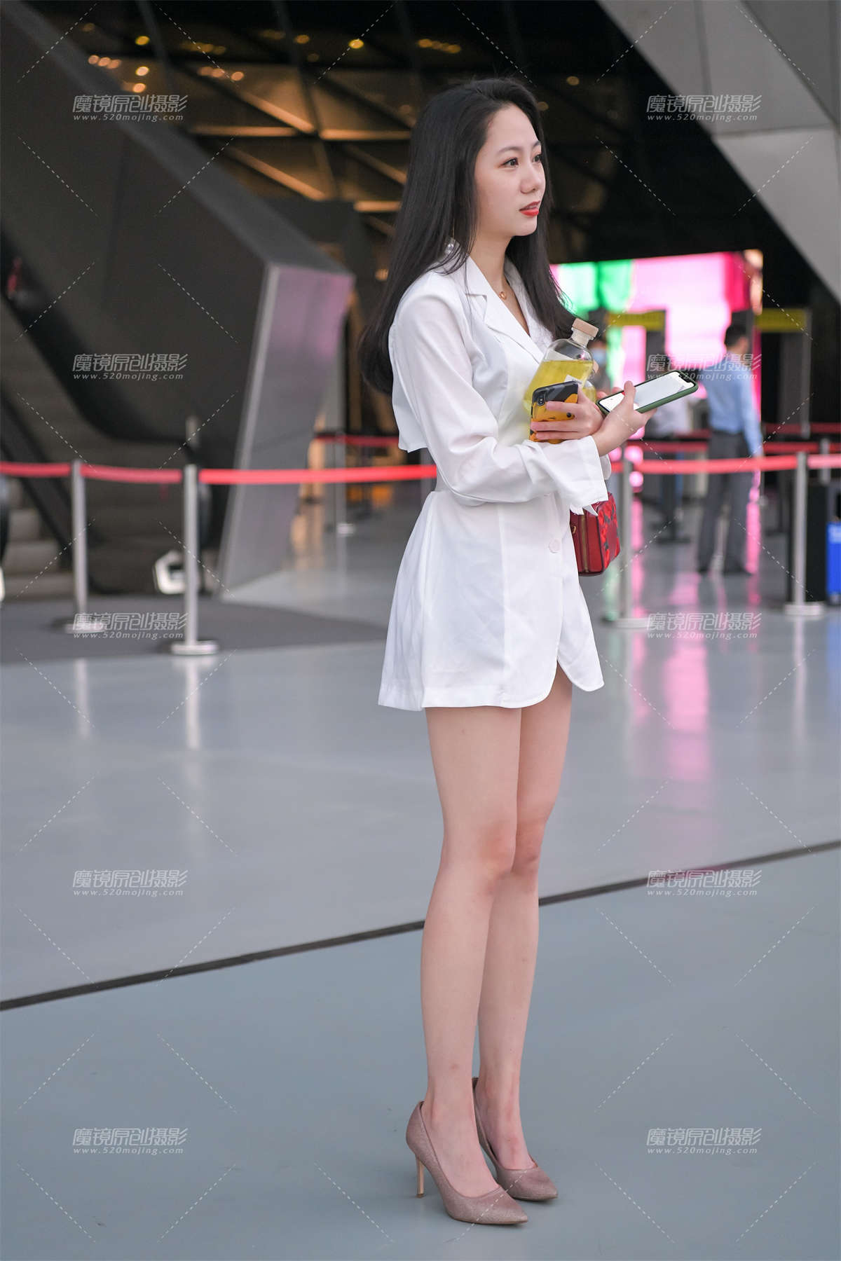 白裙高跟美女-日更街拍