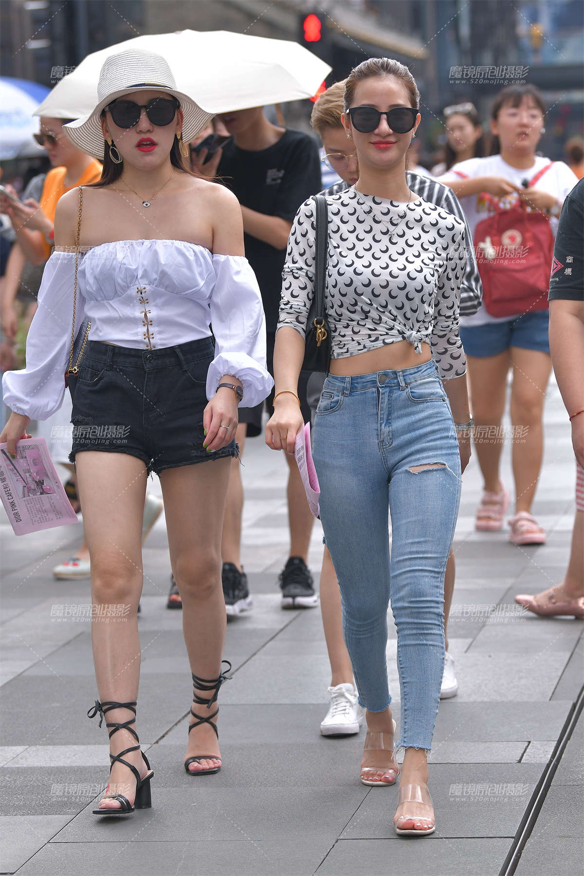 【视觉冲击赛贴】露腰，翘臀，紧牛小姐姐-日更街拍