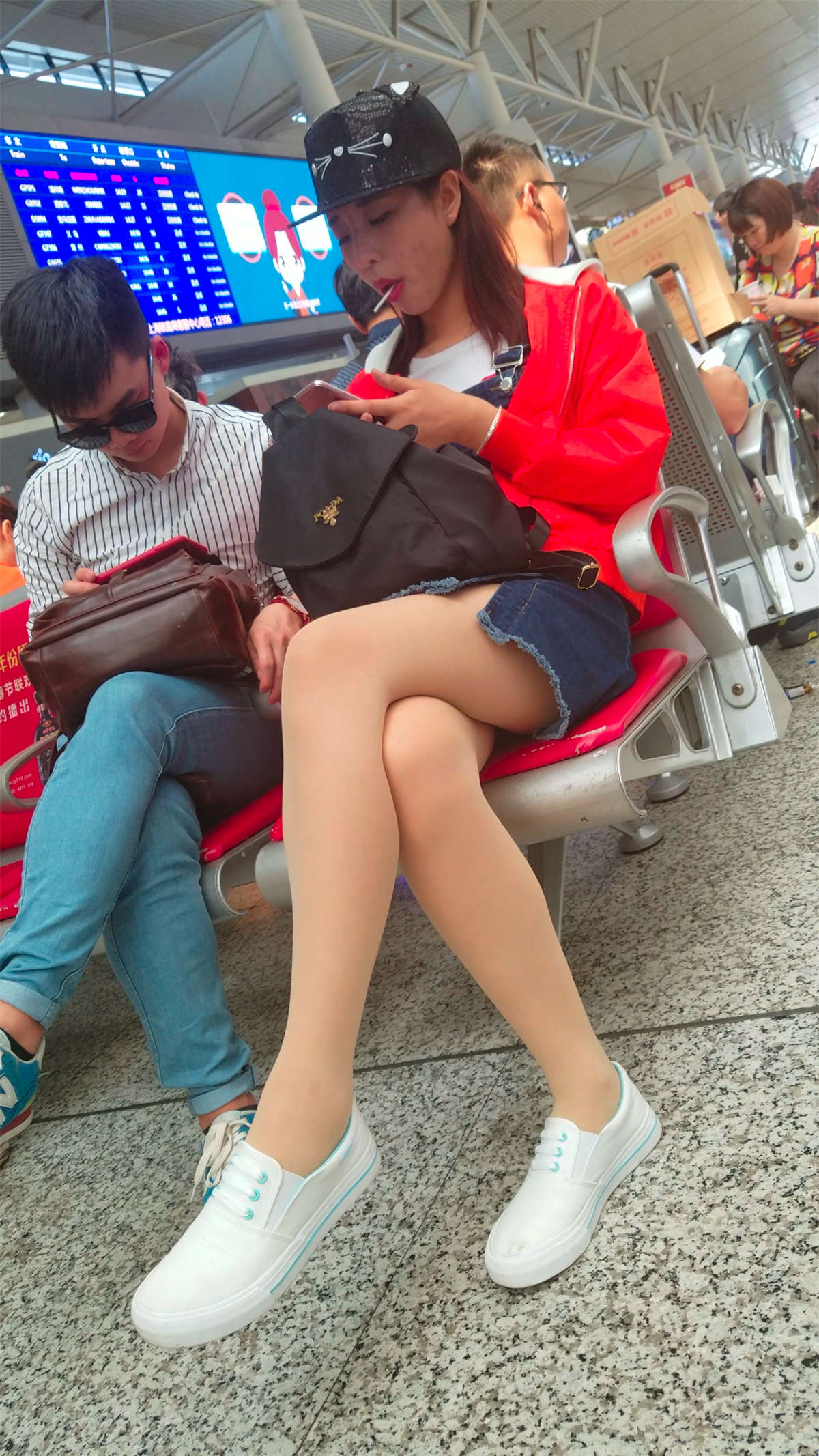 [4K高清视频]肉丝美脚靓妹-日更街拍