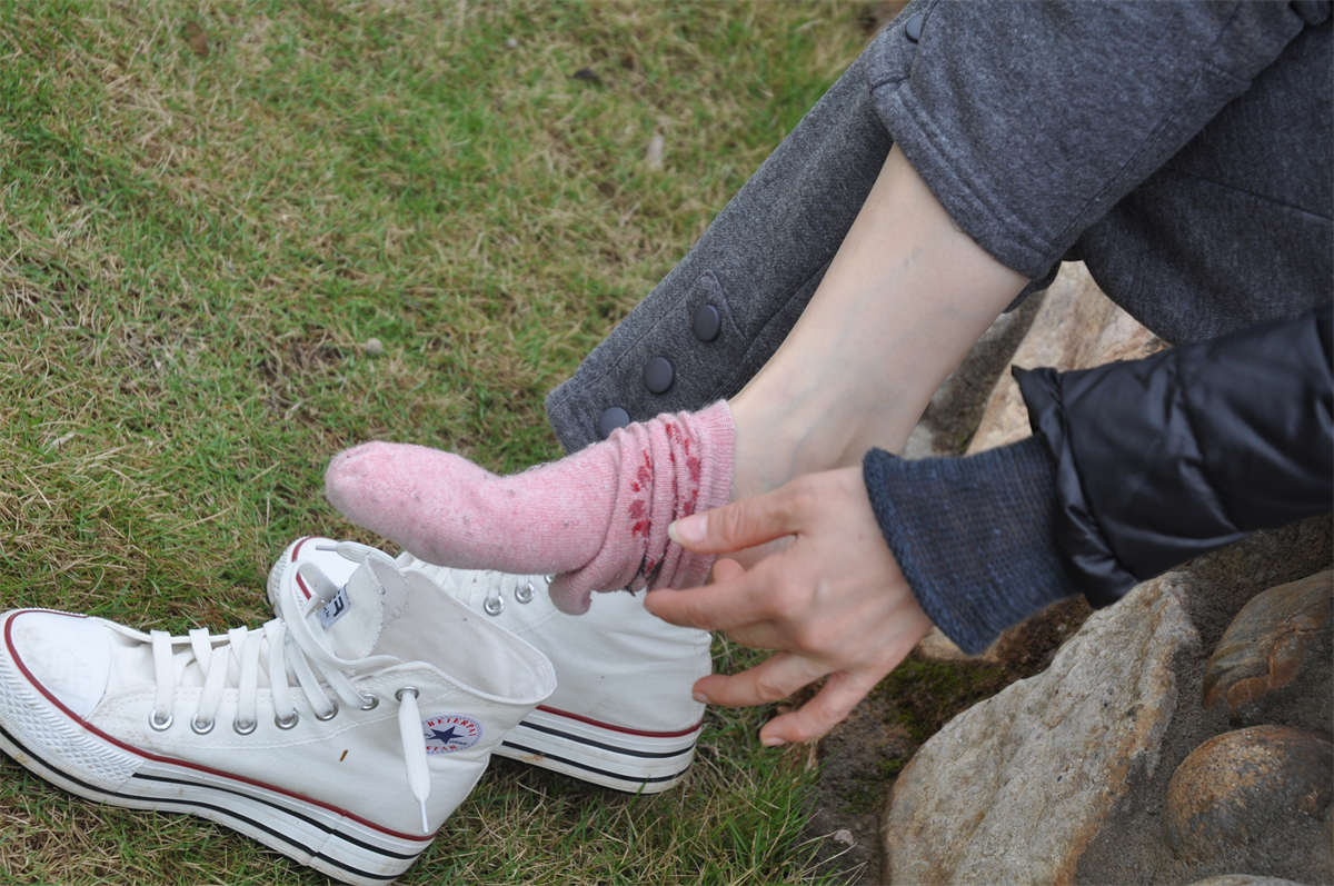 图片[2]-Fannie芬妮美足园NO.553 淡雅素妆映江南（裸足）-日更街拍