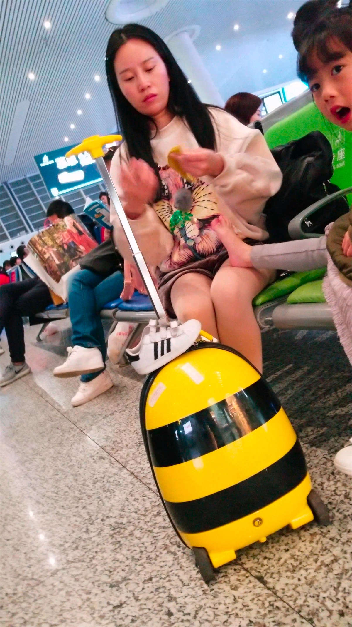 图片[2]-街拍肉丝可爱美女姐姐-日更街拍