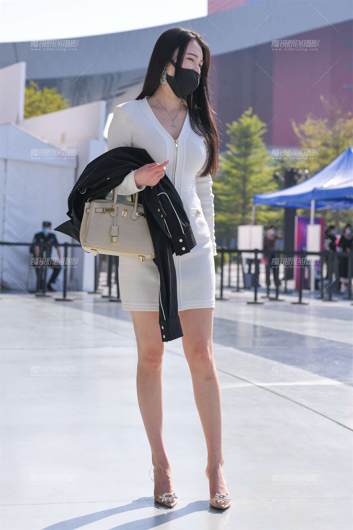 白裙高跟鞋美女-日更街拍