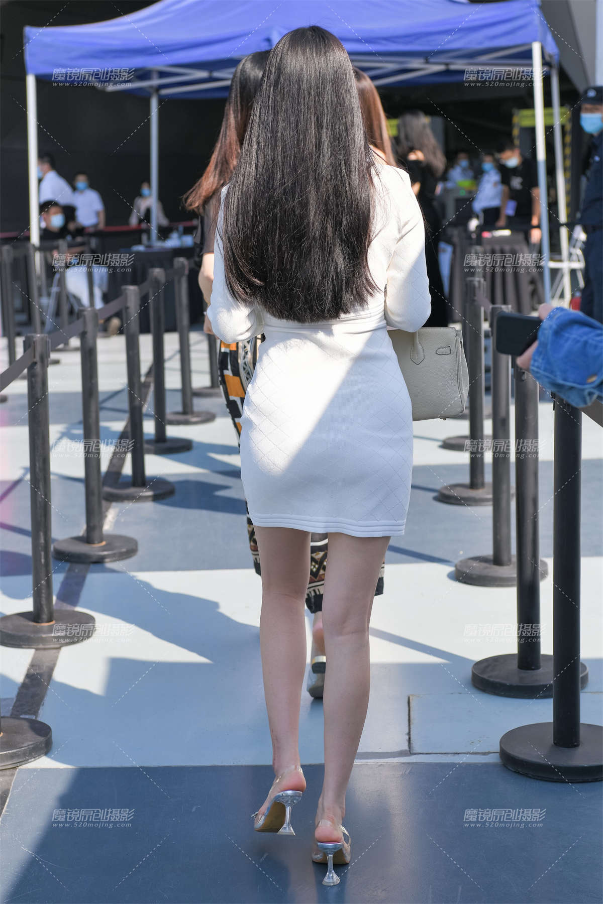 图片[2]-白裙高跟鞋美女-日更街拍