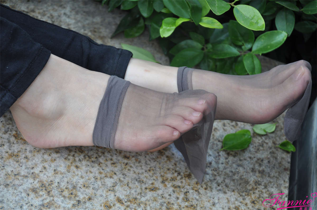 图片[2]-Fannie芬妮美足园NO.554 深秋故事 丝足特写（1）-日更街拍