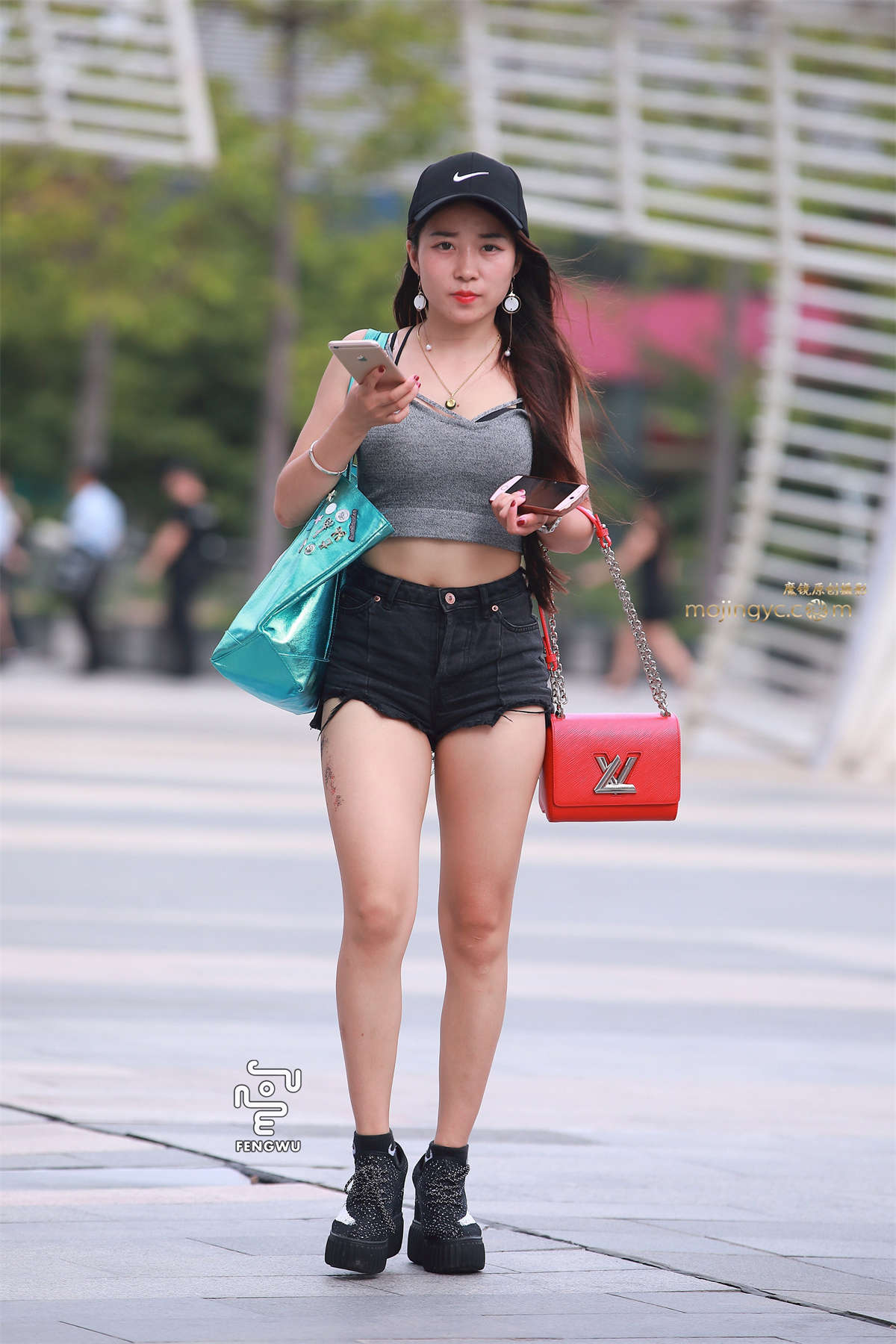 热裤，丰腴美女-日更街拍