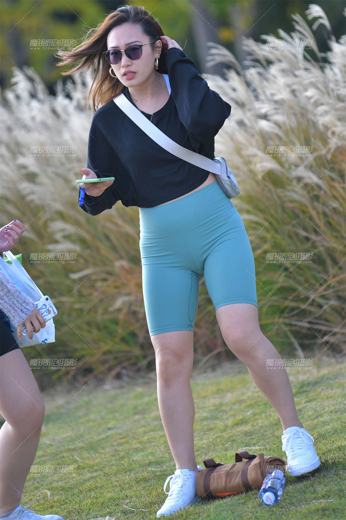 河边草地-日更街拍