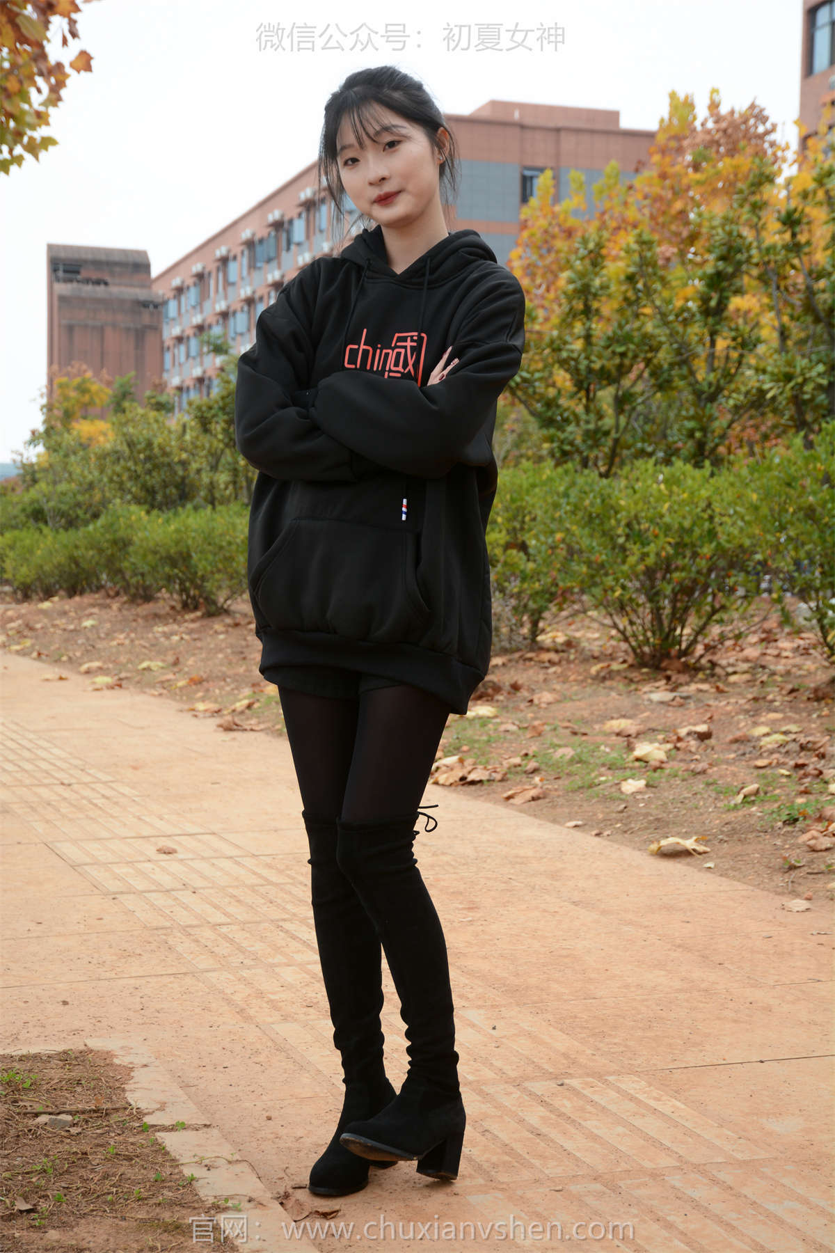 初夏女神 NO.135 安妮 浅看红枫-日更街拍